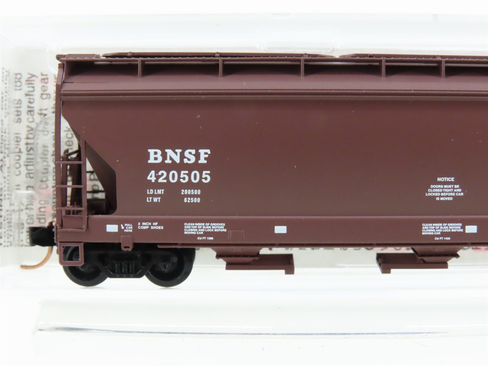 N Scale Micro-Trains MTL 94180 BNSF Railway 3-Bay Covered Hopper #420505
