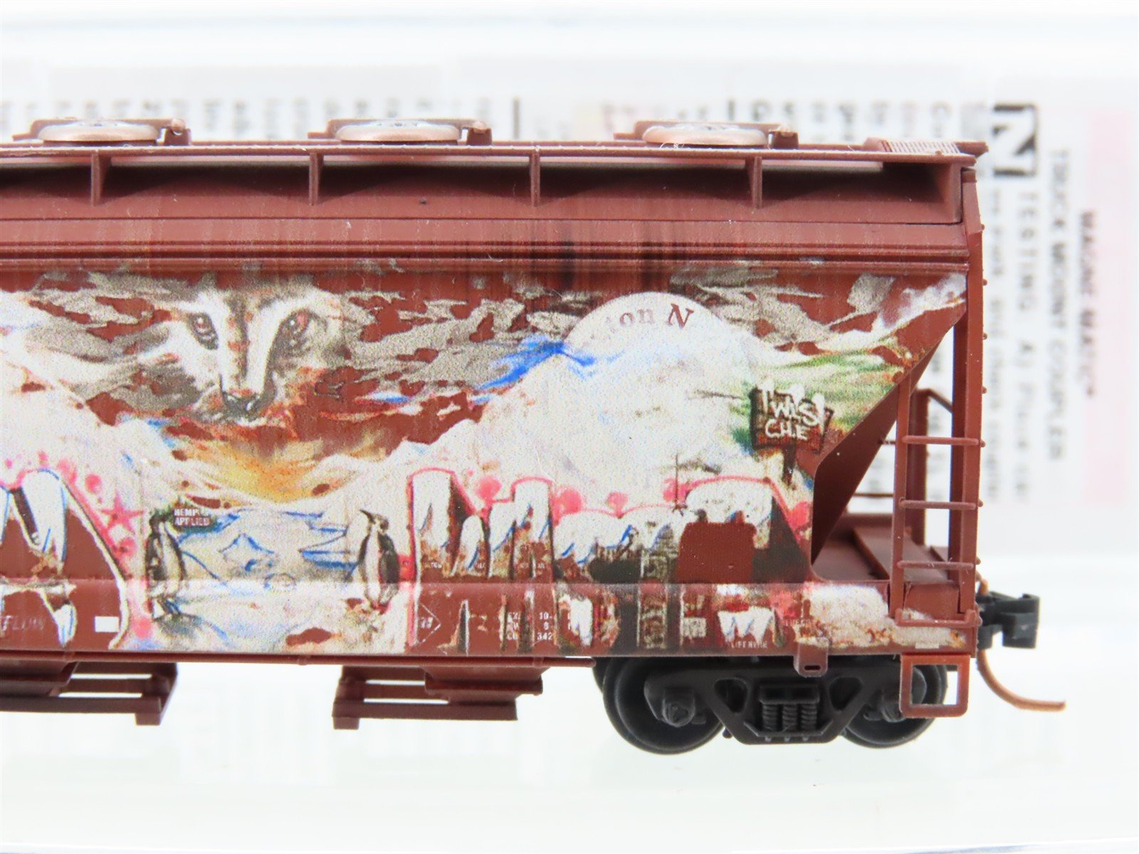 N Scale Micro-Trains MTL 09244430 BNSF Railway 2-Bay Hopper #409164 - Graffiti