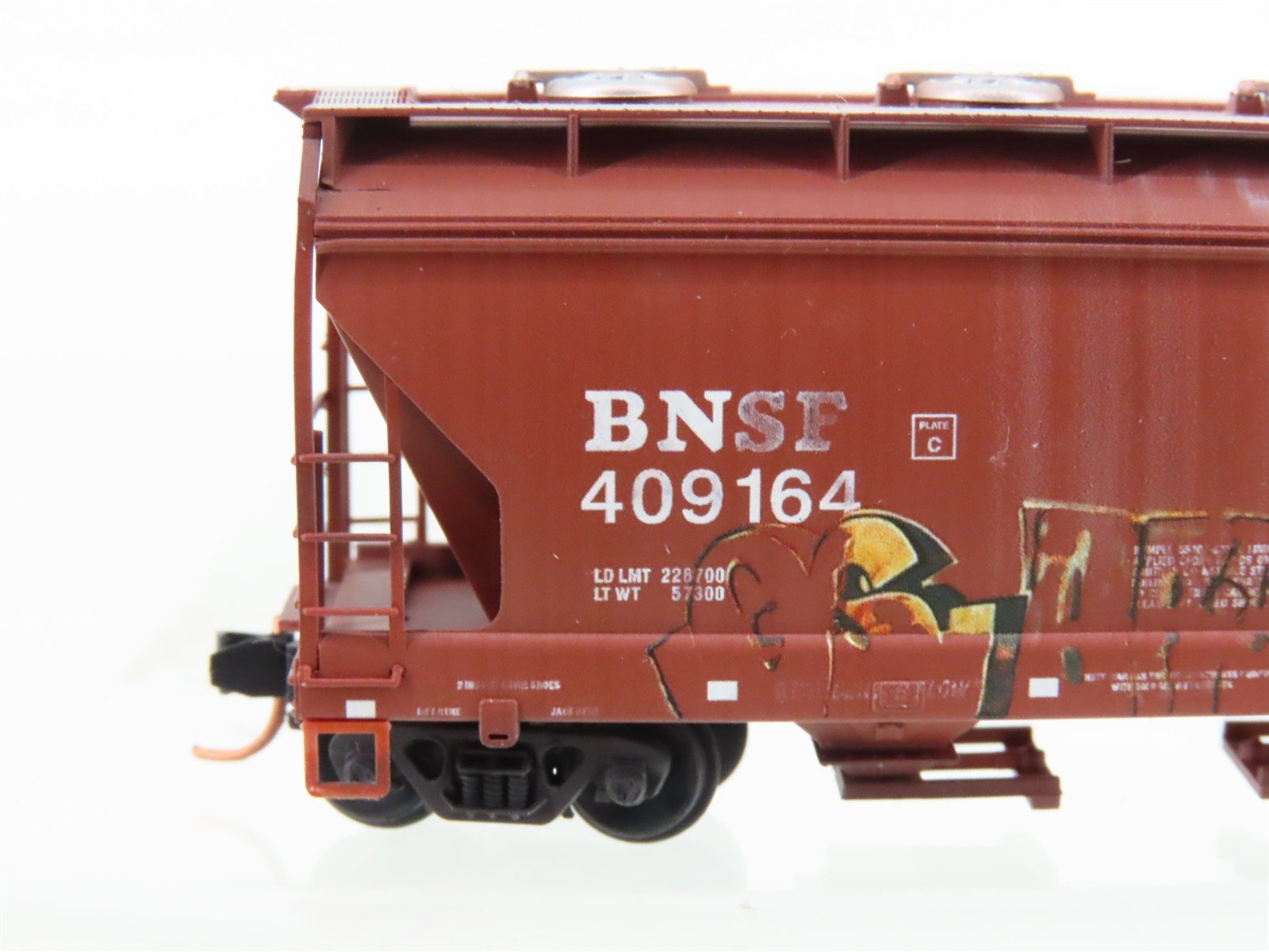 N Scale Micro-Trains MTL 09244430 BNSF Railway 2-Bay Hopper #409164 - Graffiti