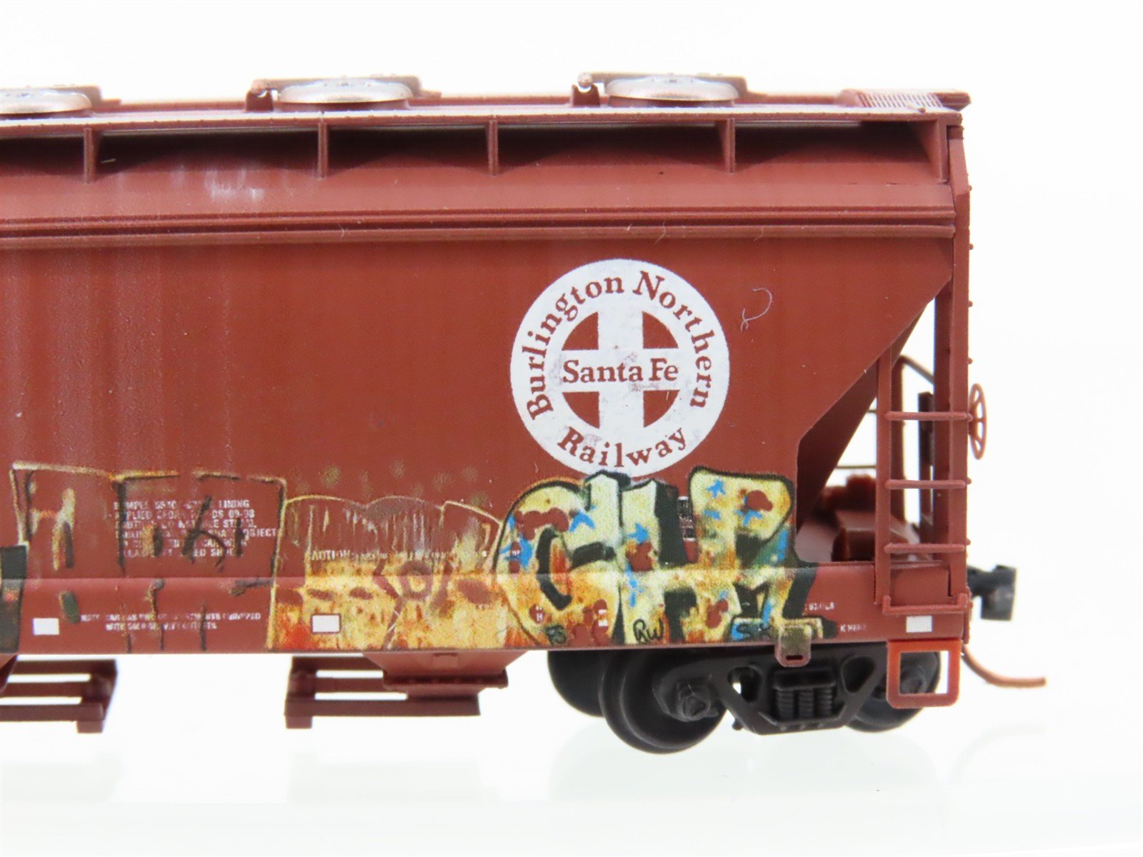 N Scale Micro-Trains MTL 09244430 BNSF Railway 2-Bay Hopper #409164 - Graffiti