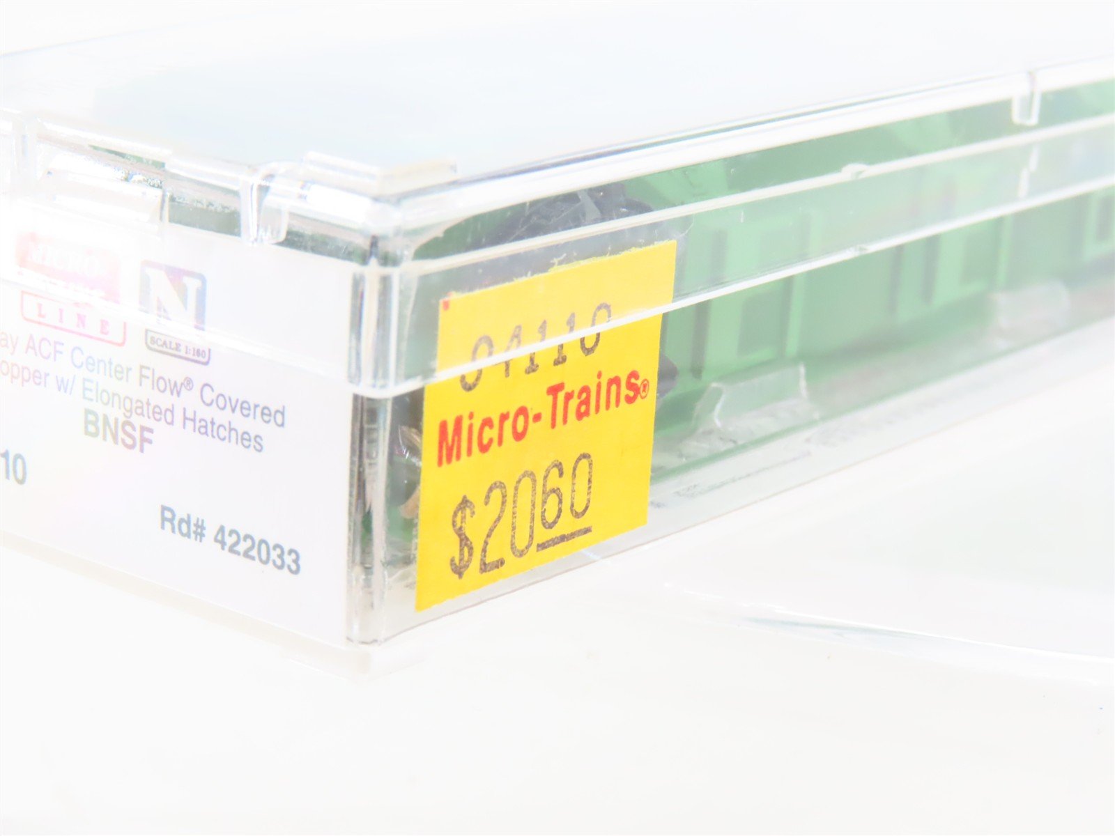N Scale Micro-Trains MTL 94110 BNSF Railway 3-Bay Covered Hopper #422033