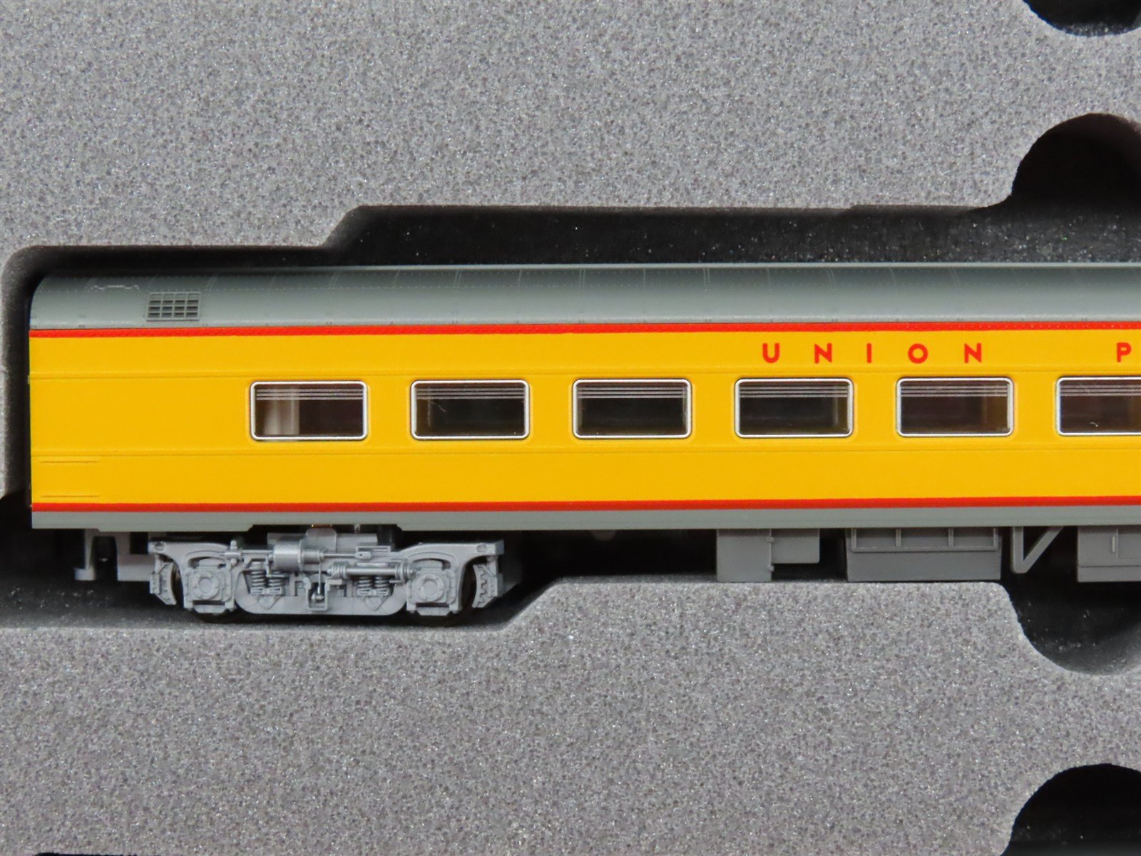 N Scale KATO 106-014 UP Union Pacific Smooth Side Passenger 6-Car Set