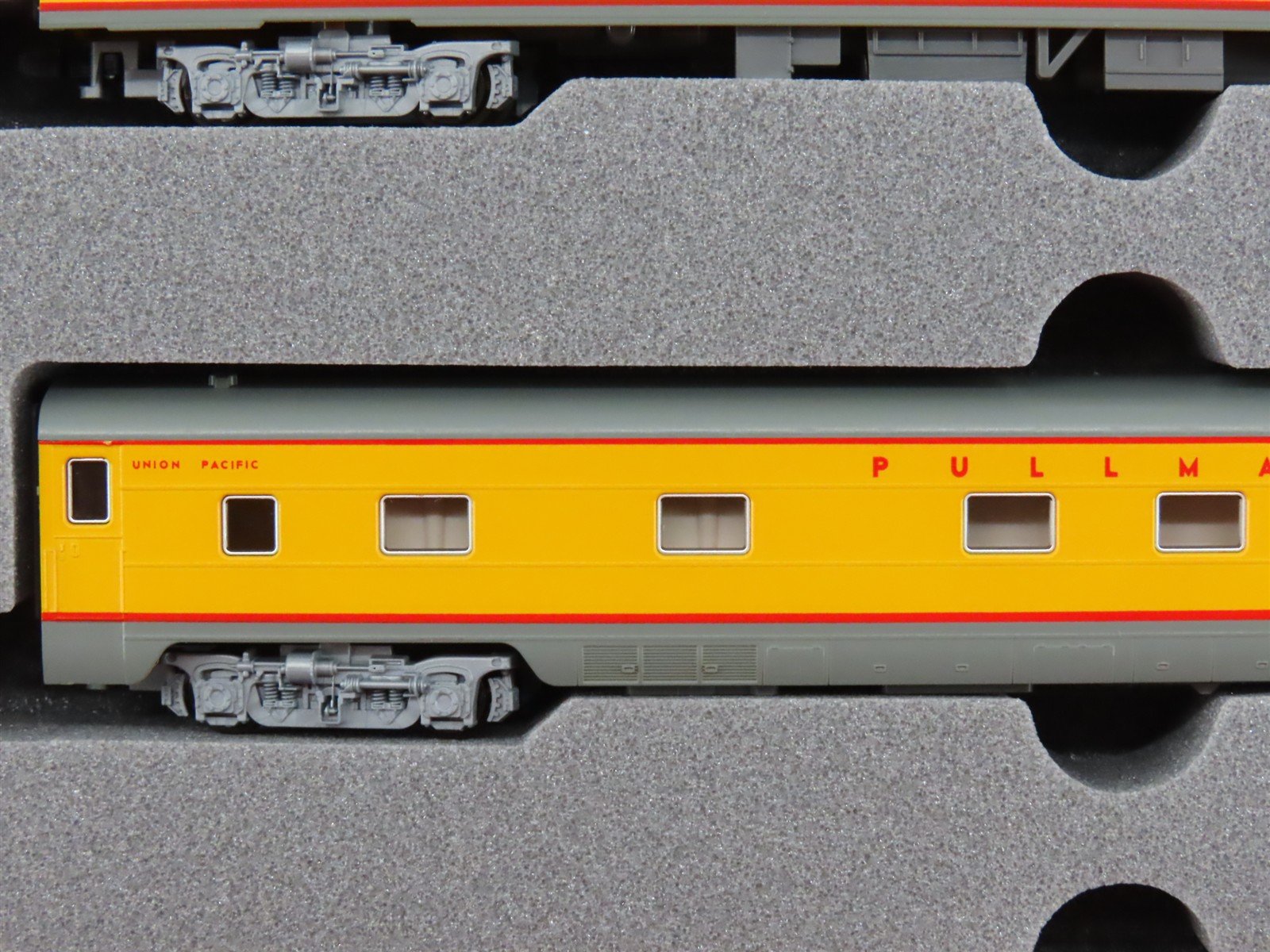 N Scale KATO 106-014 UP Union Pacific Smooth Side Passenger 6-Car Set