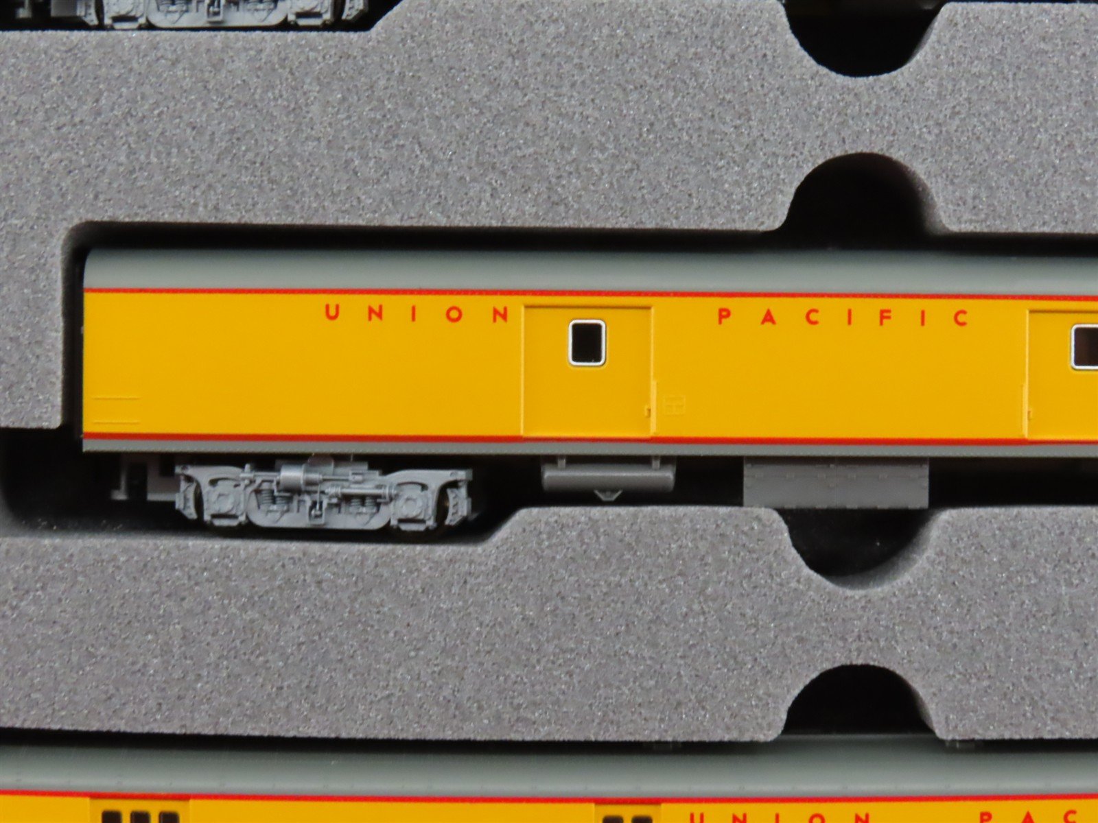 N Scale KATO 106-014 UP Union Pacific Smooth Side Passenger 6-Car Set