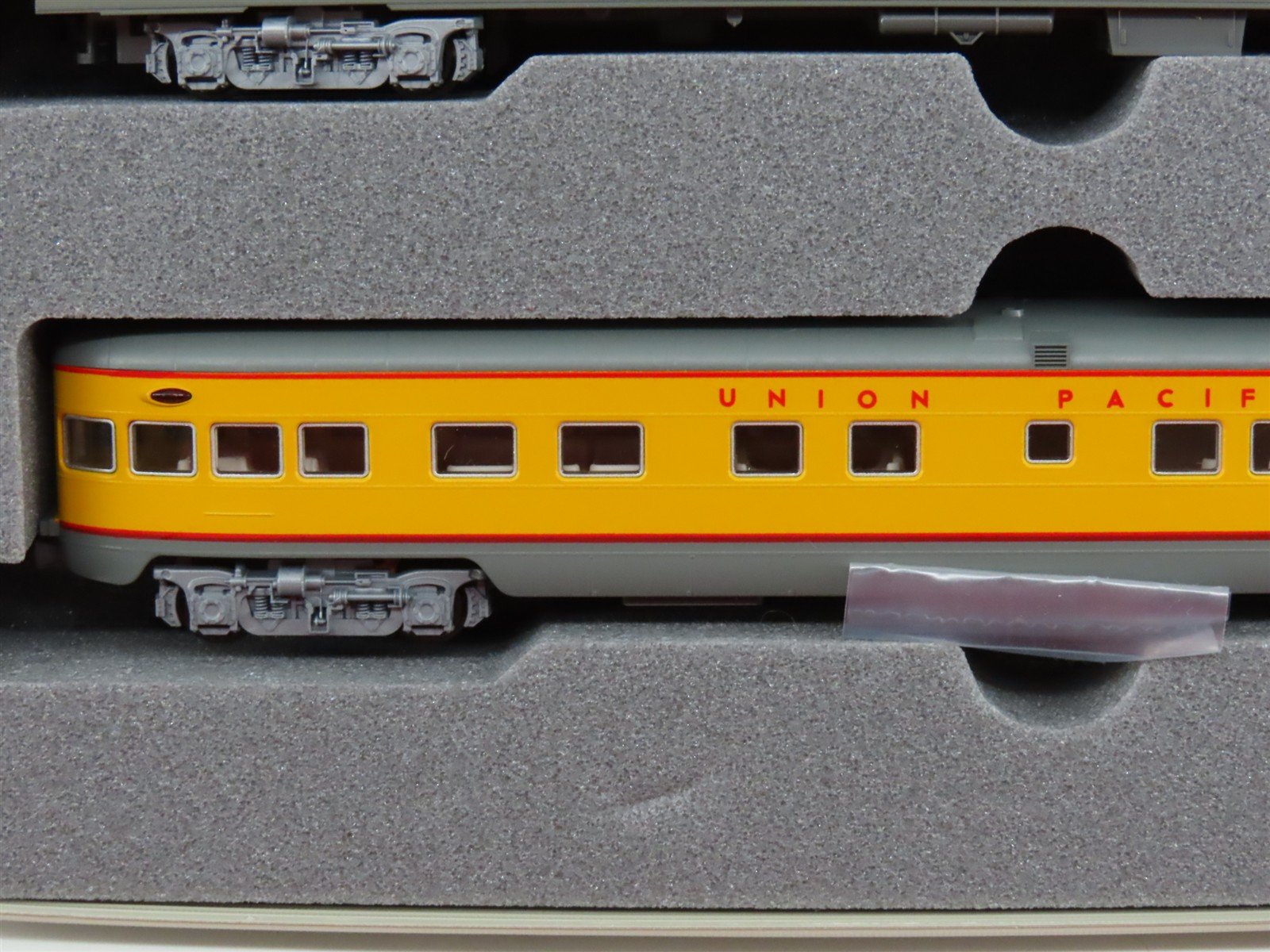 N Scale KATO 106-014 UP Union Pacific Smooth Side Passenger 6-Car Set