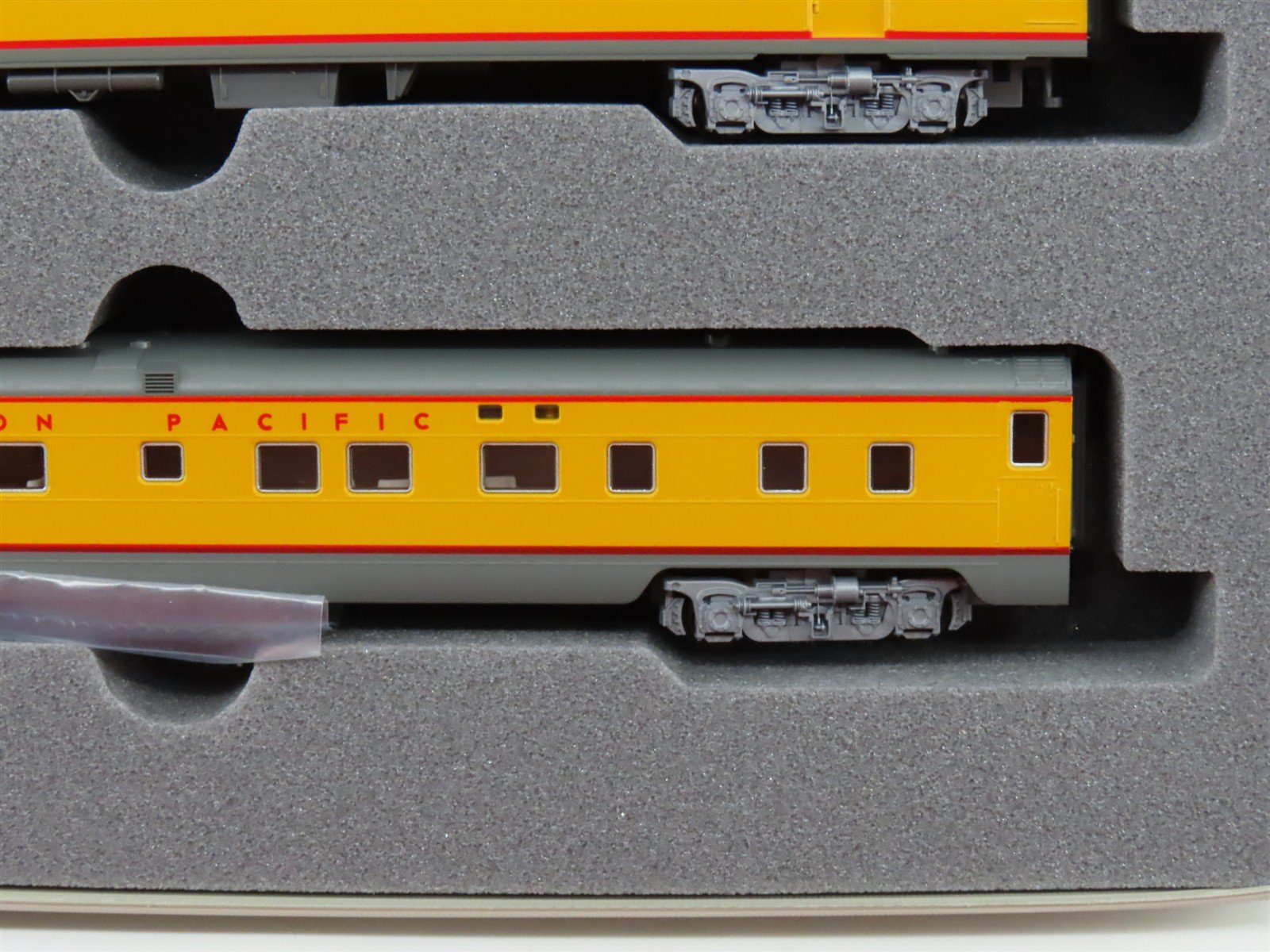 N Scale KATO 106-014 UP Union Pacific Smooth Side Passenger 6-Car Set