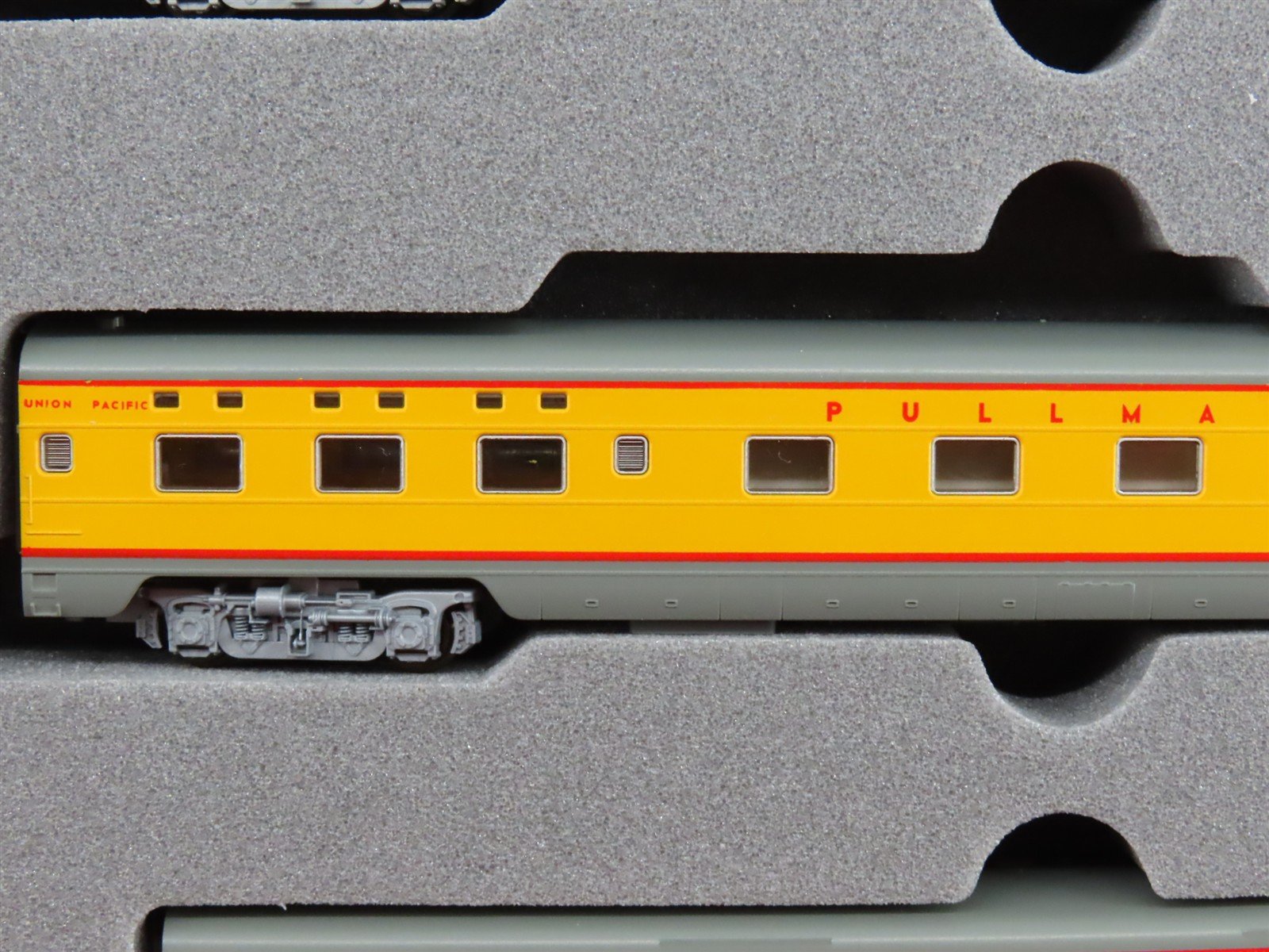 N Scale KATO 106-024 UP Union Pacific Smooth Side Passenger 4-Car Set