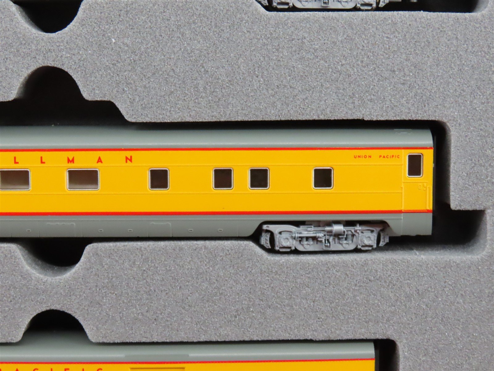 N Scale KATO 106-024 UP Union Pacific Smooth Side Passenger 4-Car Set