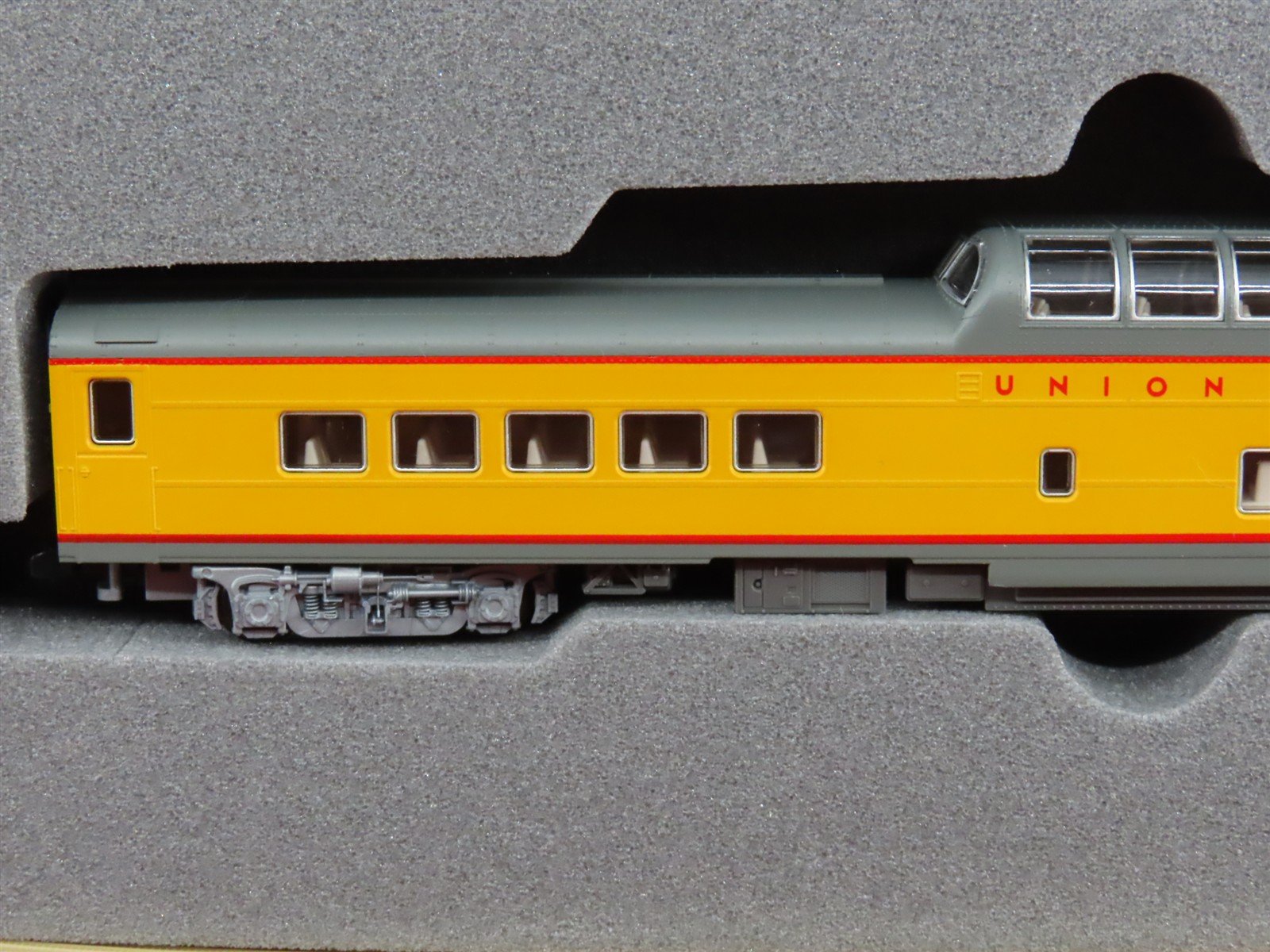 N Scale KATO 106-024 UP Union Pacific Smooth Side Passenger 4-Car Set