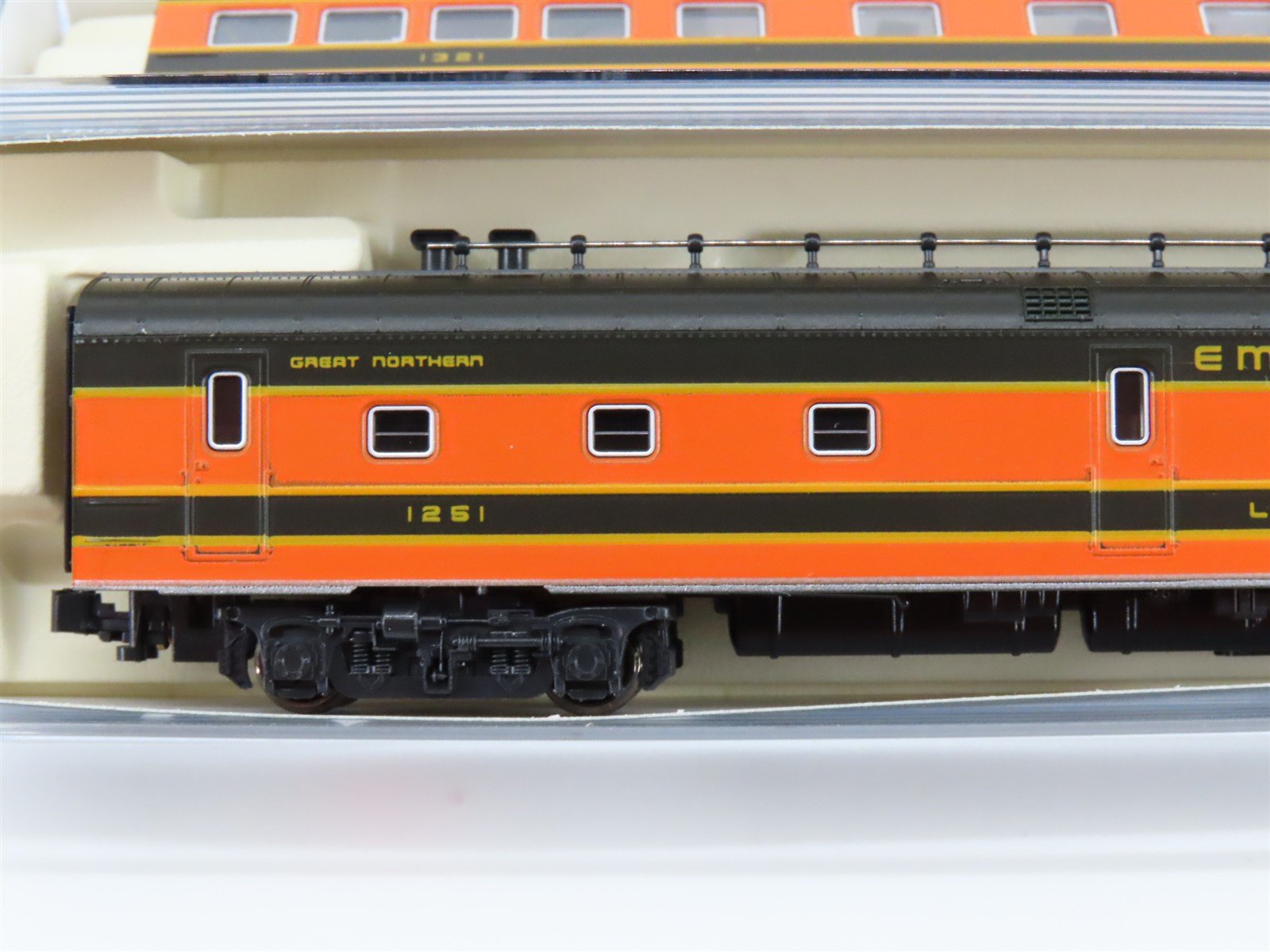 N Scale KATO 106-1051 GN 