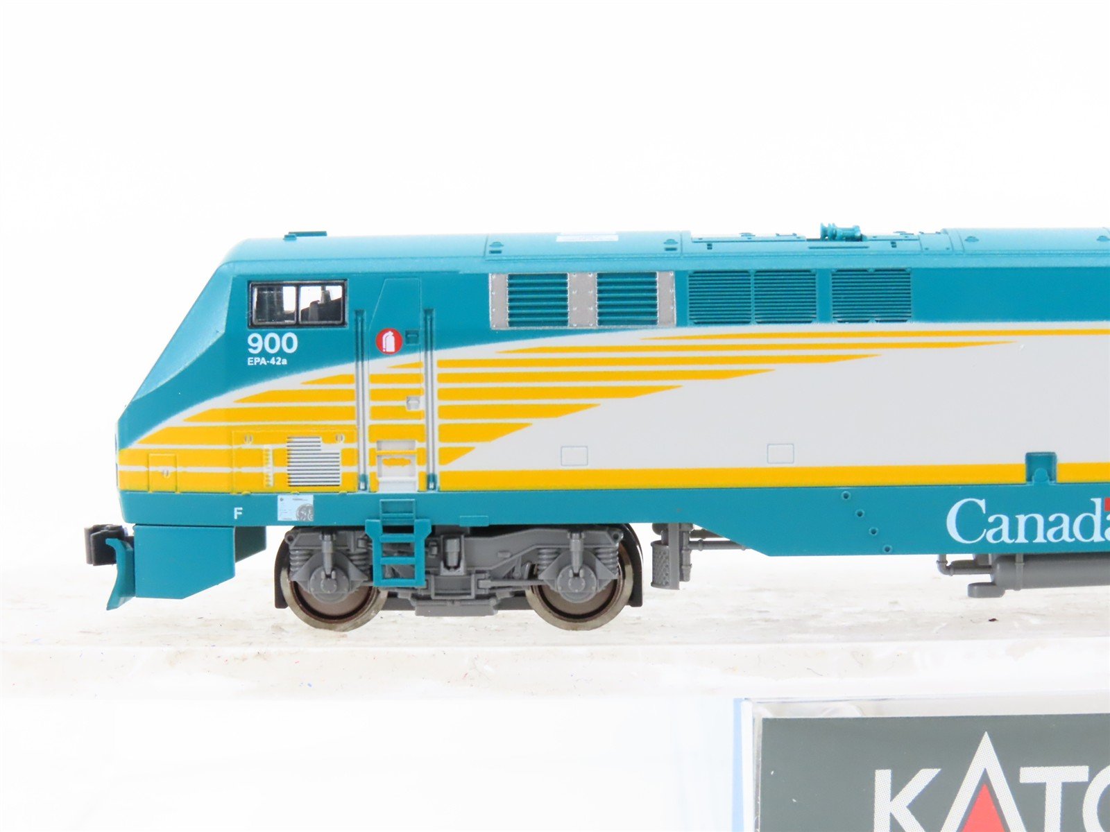 N Scale KATO 176-6007 VIA Rail Canada P42 Genesis Diesel #900 - DCC Ready