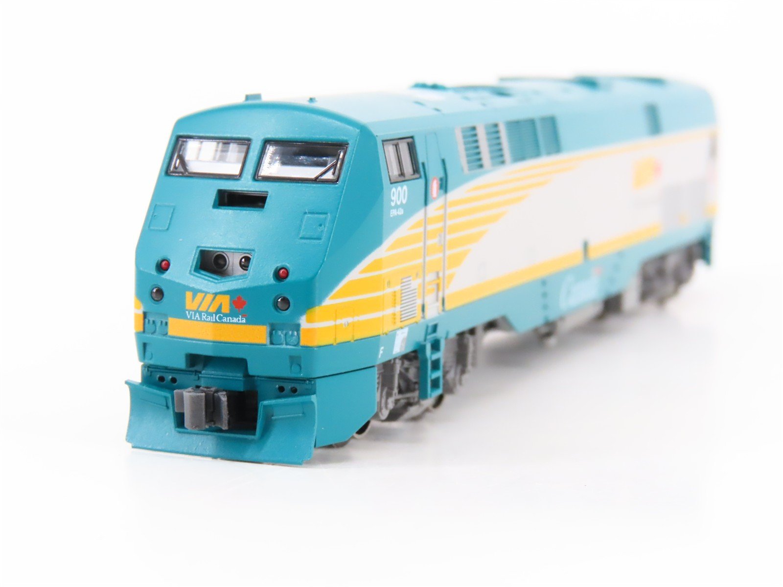 N Scale KATO 176-6007 VIA Rail Canada P42 Genesis Diesel #900 - DCC Ready