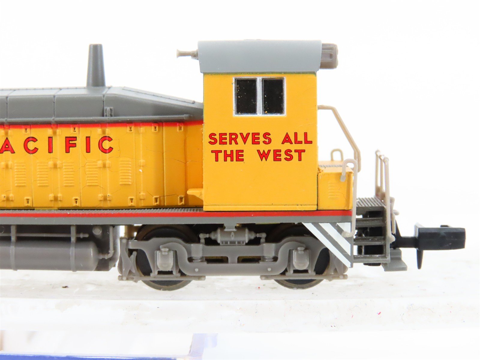 N Scale Life-Like 7897 UP Union Pacific EMD SW9/1200 Diesel Switcher #1833
