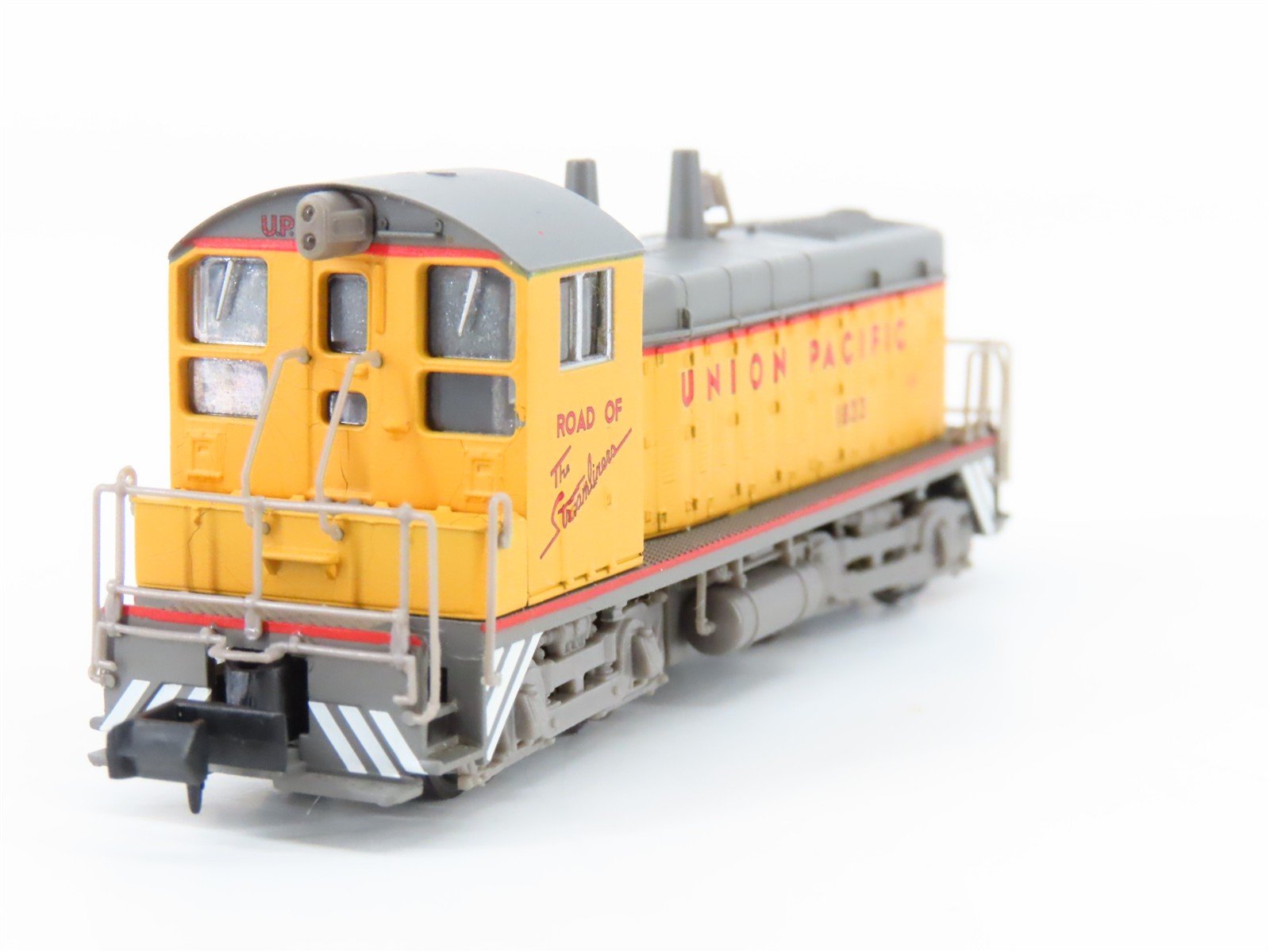 N Scale Life-Like 7897 UP Union Pacific EMD SW9/1200 Diesel Switcher #1833