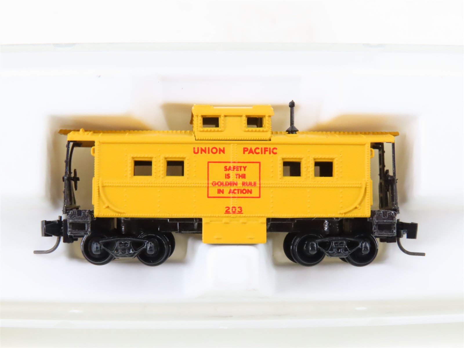 Z Scale Kadee Micro-Trains MTL 14710-2 UP Union Pacific Caboose #203