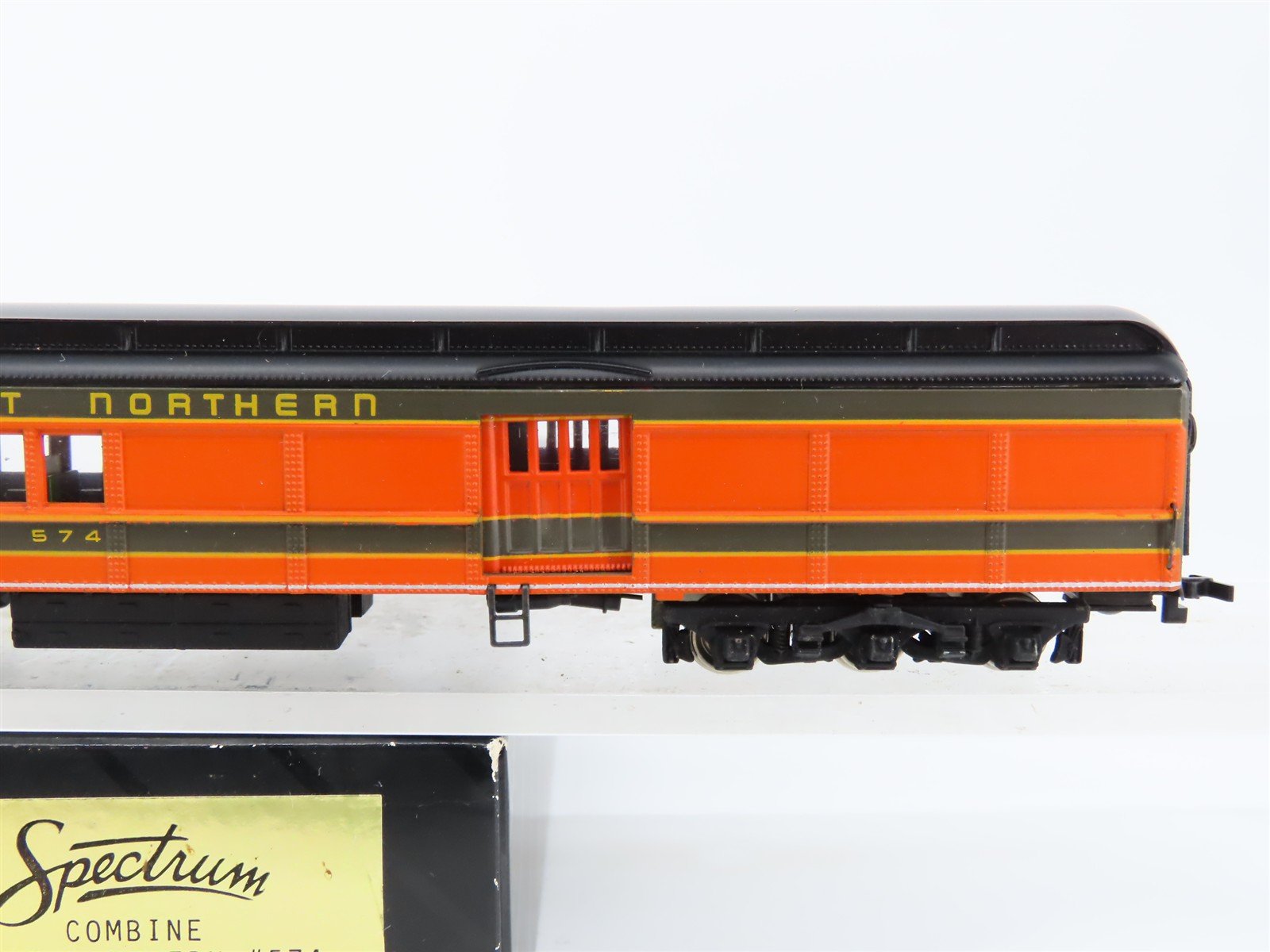 HO Scale Bachmann Spectrum 89031 GN Great Northern Combine Passenger #574