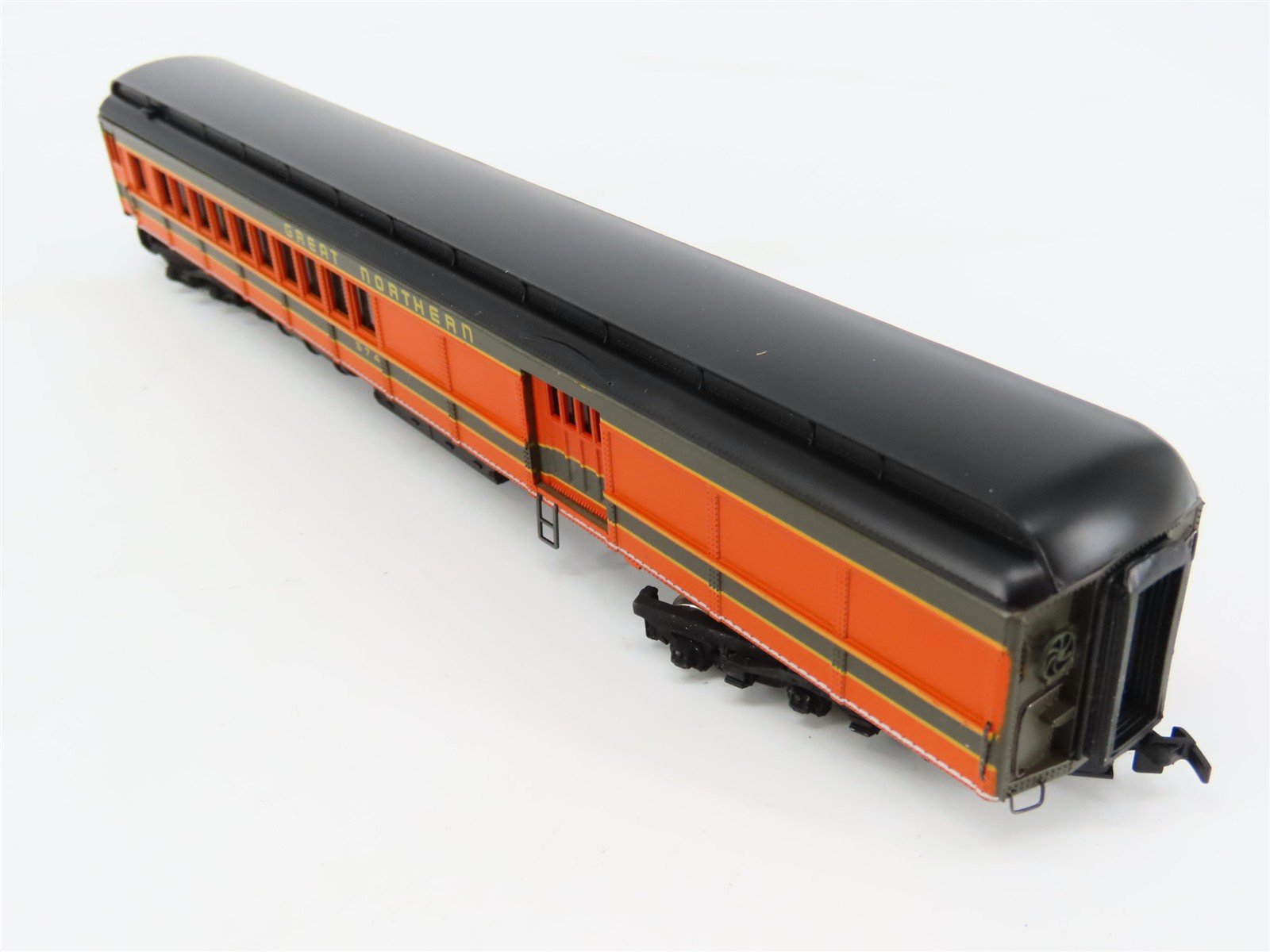 HO Scale Bachmann Spectrum 89031 GN Great Northern Combine Passenger #574