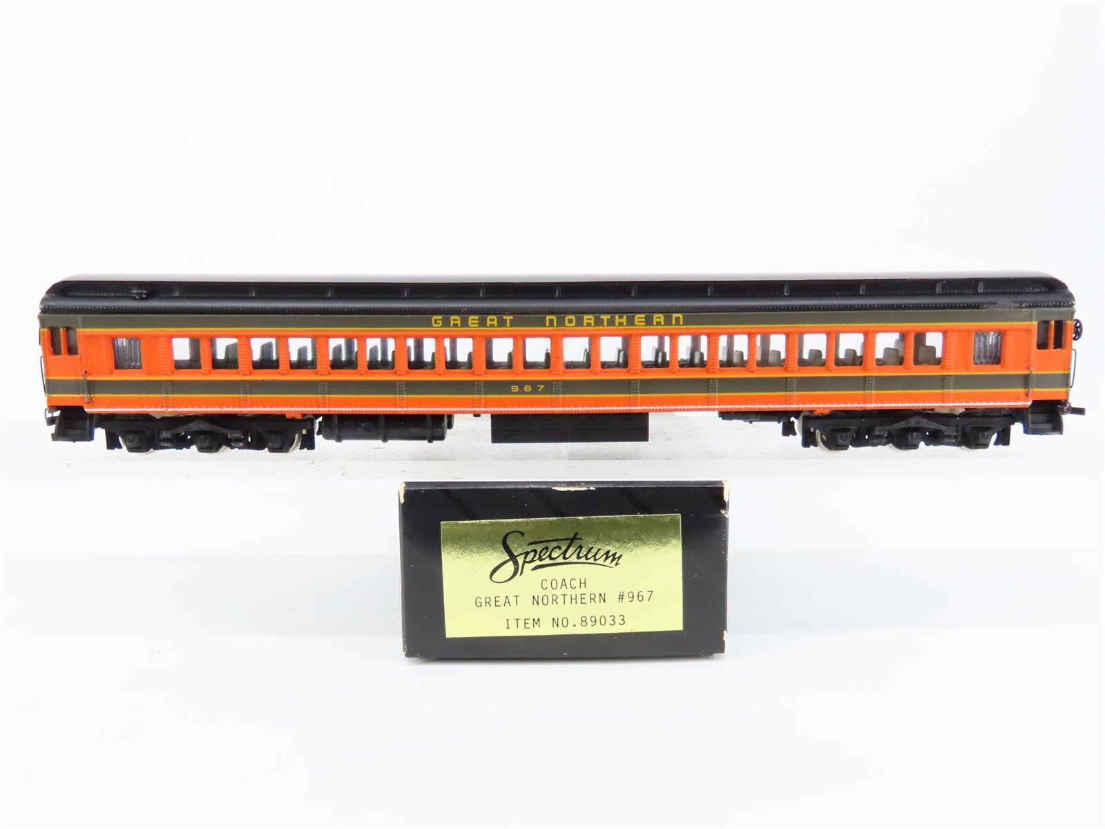 HO Scale Bachmann Spectrum 89033 GN Great Northern Coach Passenger Car #967
