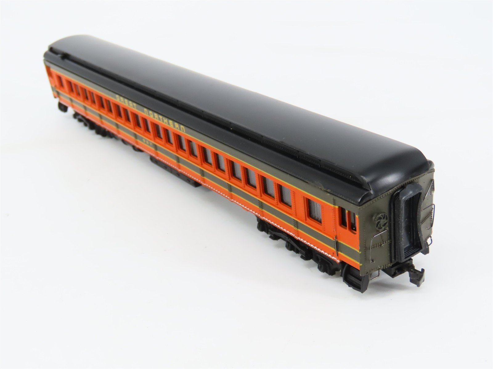 HO Scale Bachmann Spectrum 89033 GN Great Northern Coach Passenger Car #967