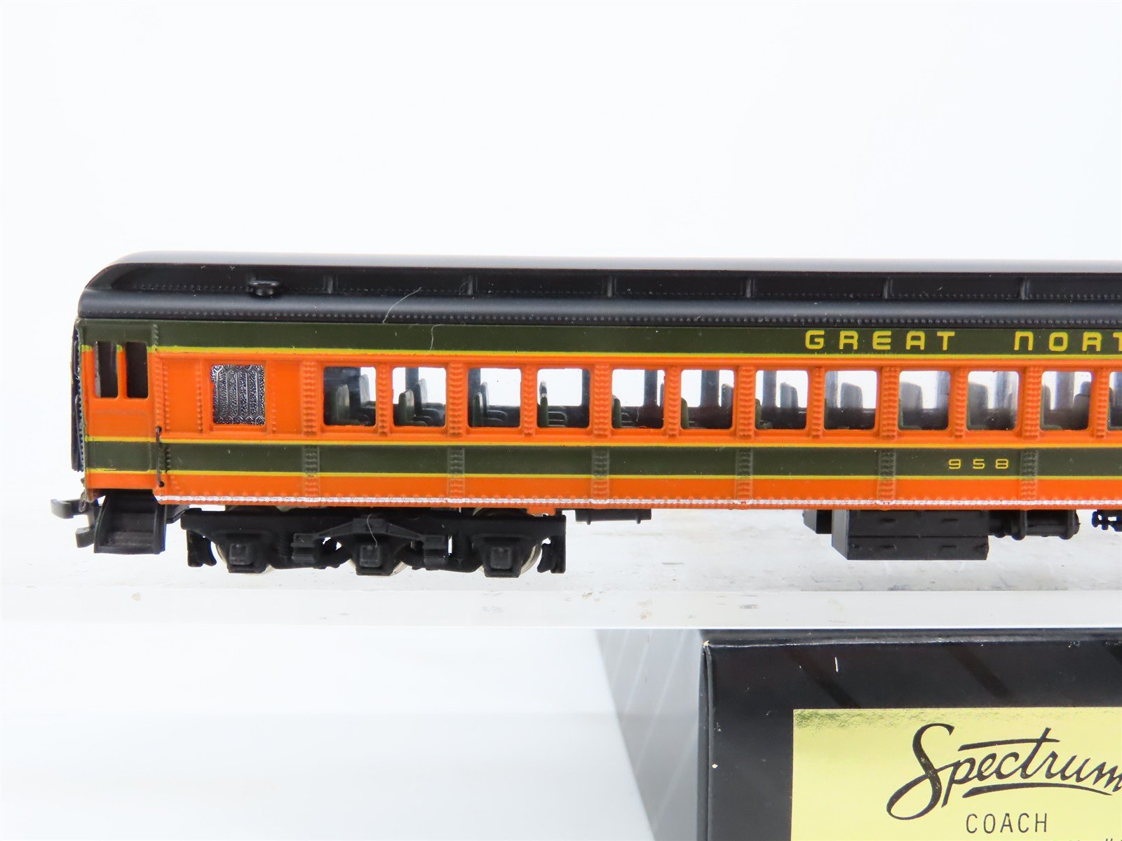 HO Scale Bachmann Spectrum 89035 GN Great Northern Coach Passenger Car #958