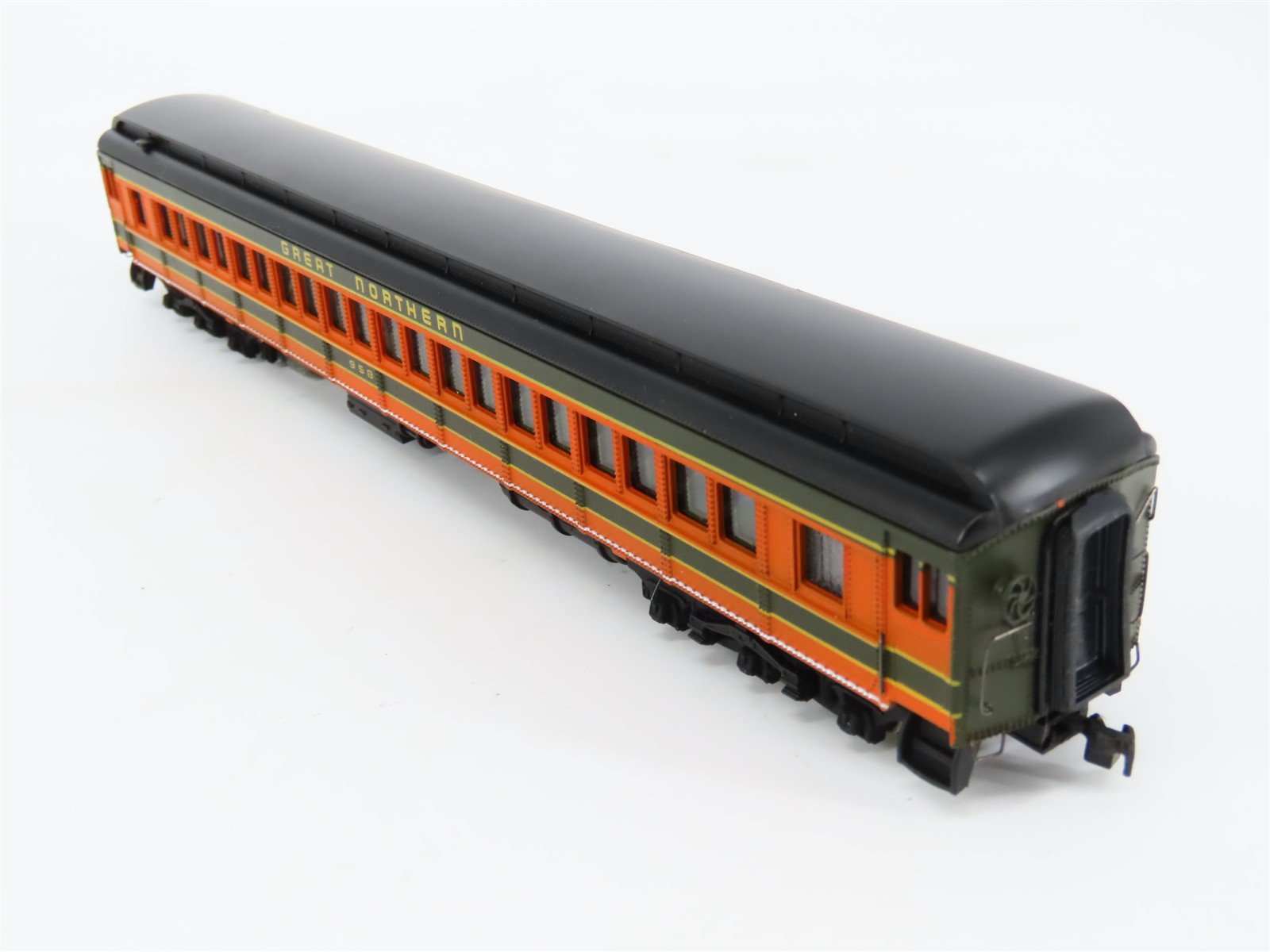 HO Scale Bachmann Spectrum 89035 GN Great Northern Coach Passenger Car #958