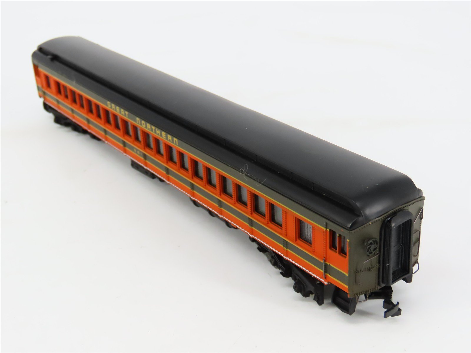 HO Scale Bachmann Spectrum 89032 GN Great Northern Coach Passenger Car #961