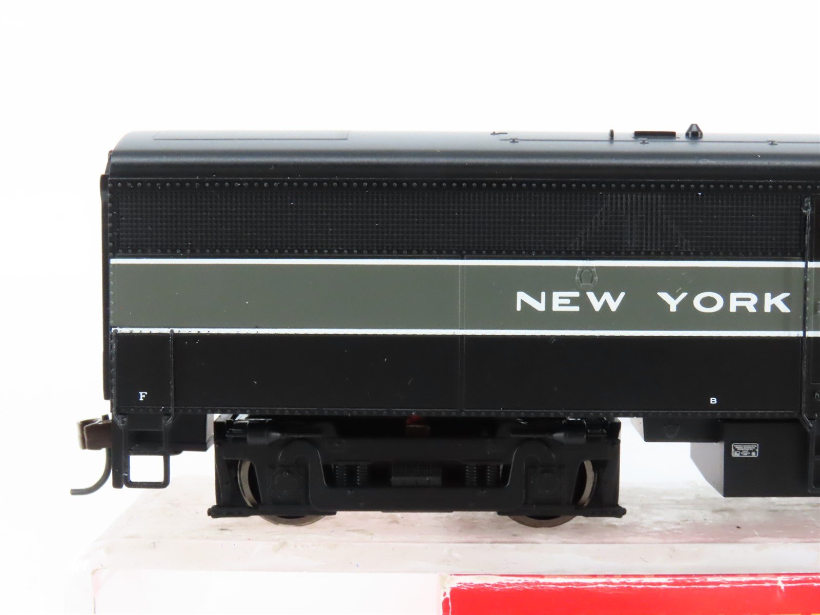HO Scale Bachmann 64902 NYC Railway Alco FB2 Diesel Locomotive w/ DCC & Sound
