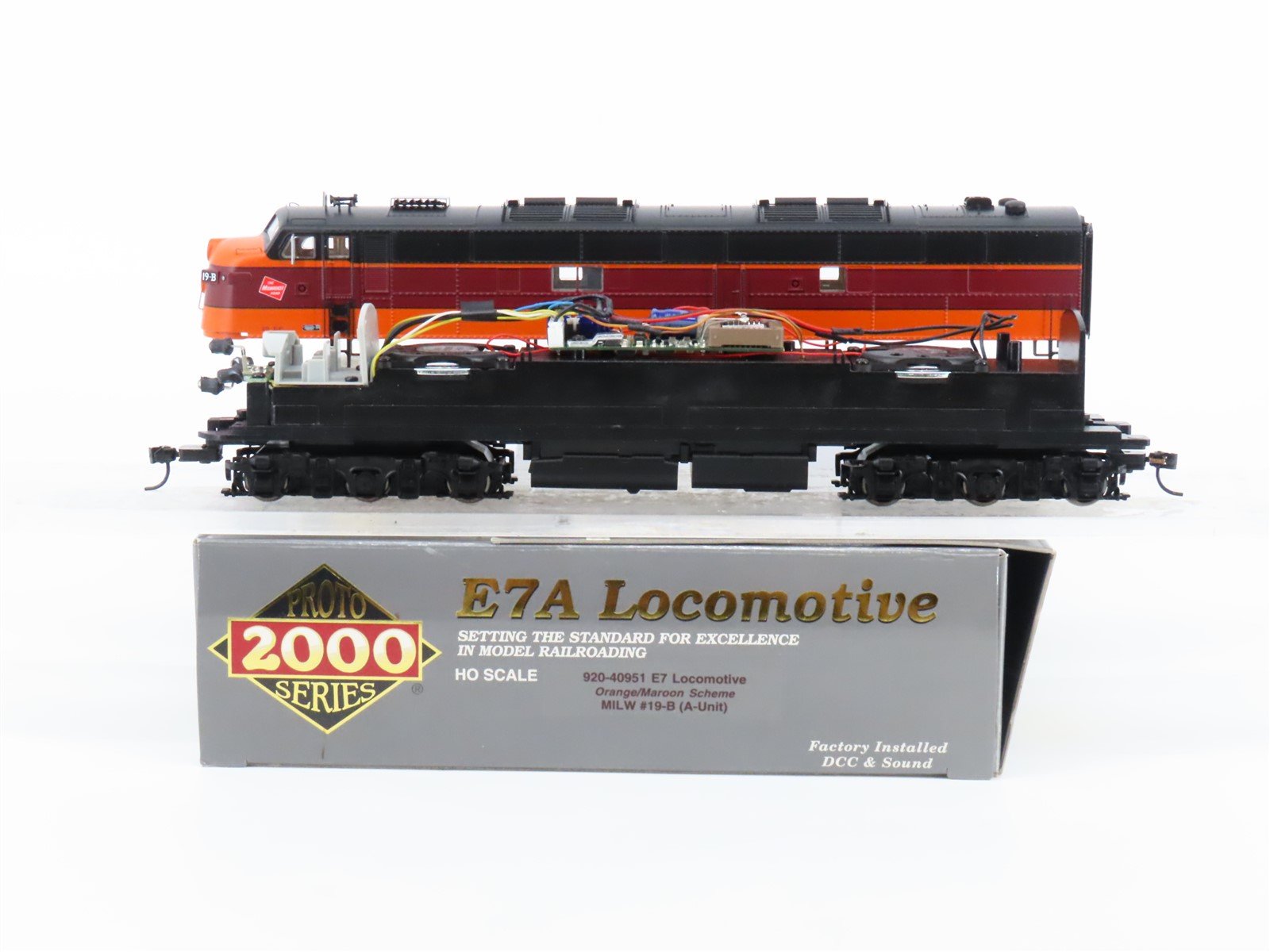 HO Scale Proto 2000 920-40951 MILW Milwaukee Road E7A Diesel #19B w/ DCC & Sound