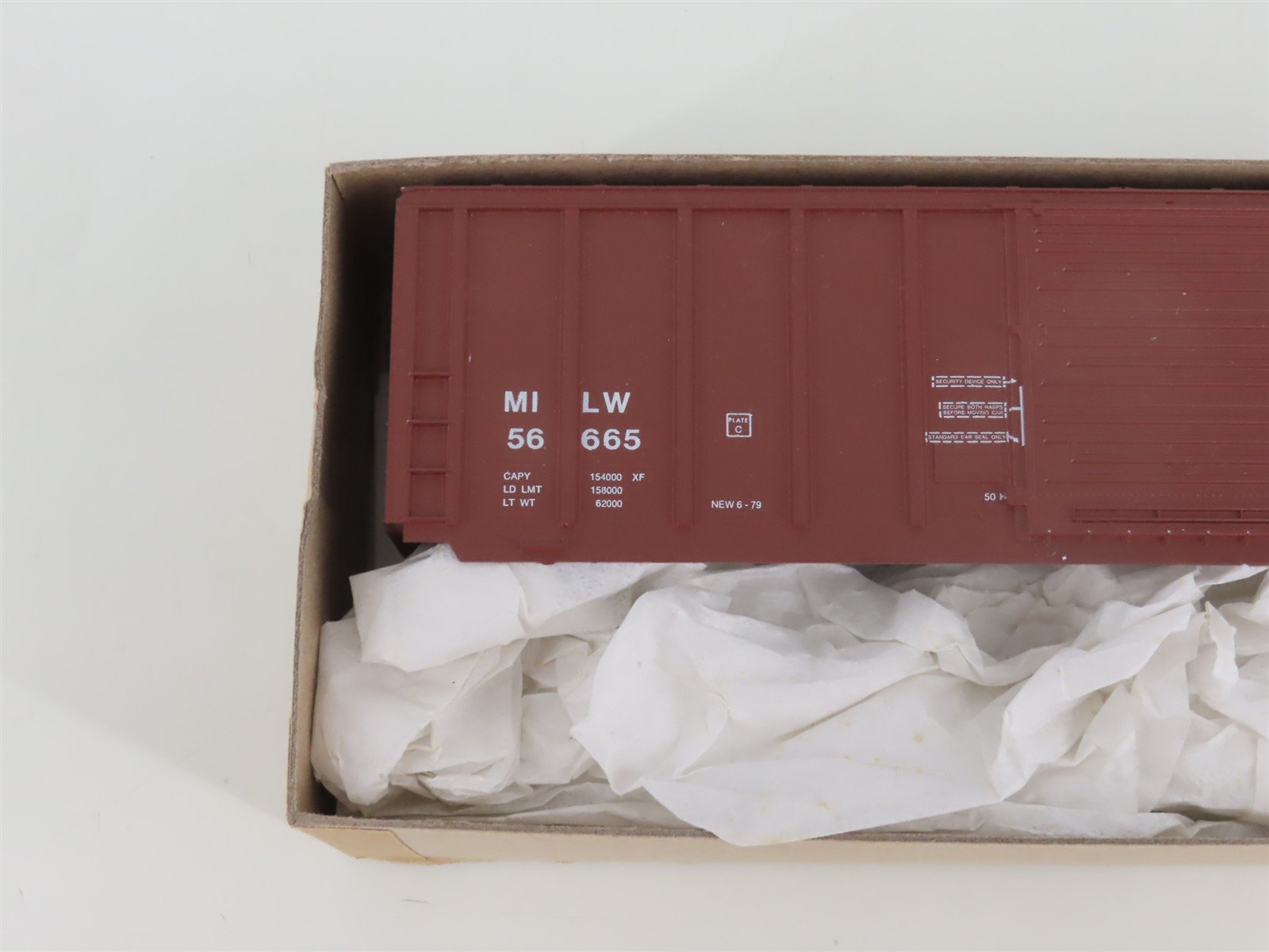 HO Scale Roundhouse Kit #1902 MILW Milwaukee Road PS 50' Rib Side Box Car #56665