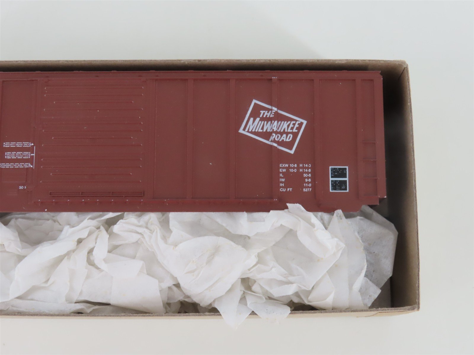 HO Scale Roundhouse Kit #1902 MILW Milwaukee Road PS 50' Rib Side Box Car #56665