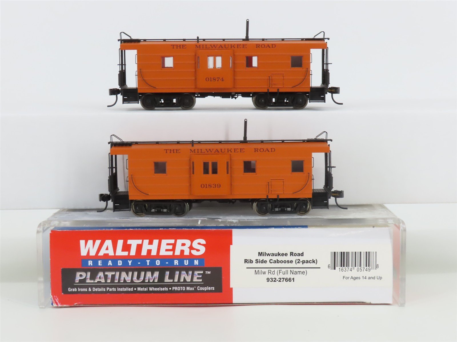HO Walthers Platinum 932-27661 MILW Milwaukee Rib-Side Bay Window Caboose 2-Pack