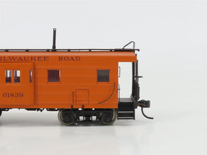 HO Walthers Platinum 932-27661 MILW Milwaukee Rib-Side Bay Window Caboose 2-Pack