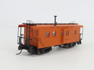 HO Walthers Platinum 932-27661 MILW Milwaukee Rib-Side Bay Window Caboose 2-Pack