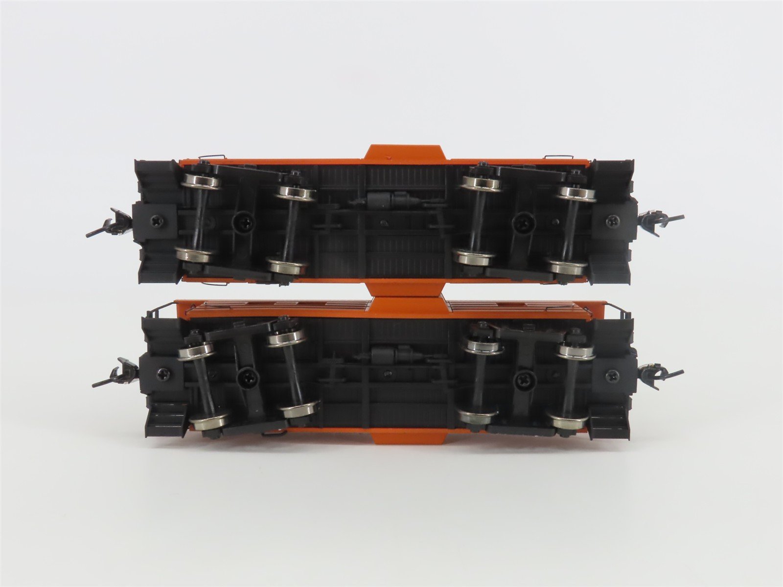 HO Walthers Platinum 932-27661 MILW Milwaukee Rib-Side Bay Window Caboose 2-Pack