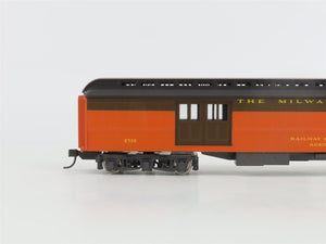 HO Scale Rivarossi 6550/0 MILW Milwaukee Road REA Baggage Passenger Car #2712