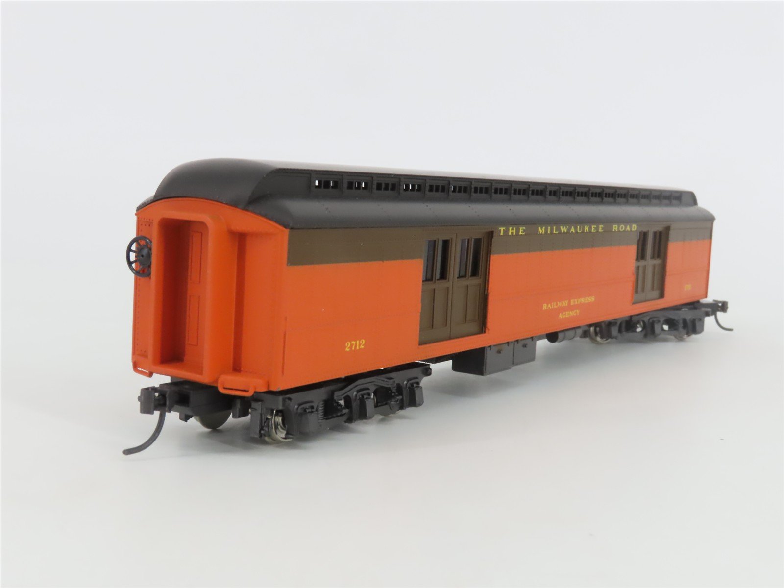 HO Scale Rivarossi 6550/0 MILW Milwaukee Road REA Baggage Passenger Car #2712