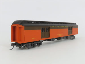 HO Scale Rivarossi 6550/0 MILW Milwaukee Road REA Baggage Passenger Car #2712
