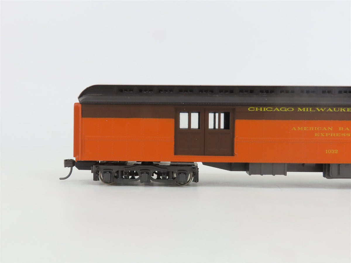 HO Scale Rivarossi 6016/0 CM&amp;STP MILW Milwaukee Road Baggage Passenger Car #1032