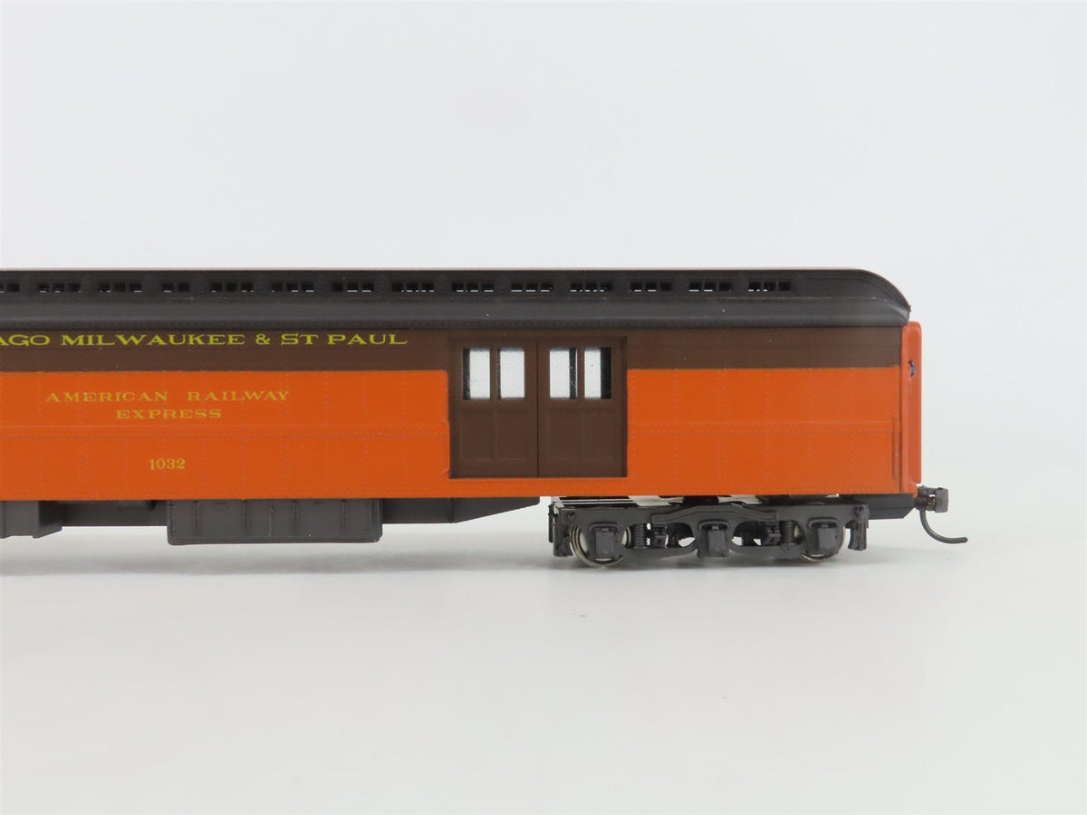 HO Scale Rivarossi 6016/0 CM&amp;STP MILW Milwaukee Road Baggage Passenger Car #1032