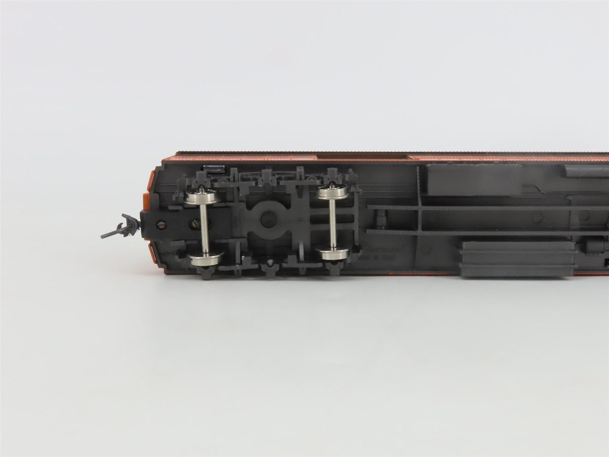 HO Scale Rivarossi 6016/0 CM&amp;STP MILW Milwaukee Road Baggage Passenger Car #1032