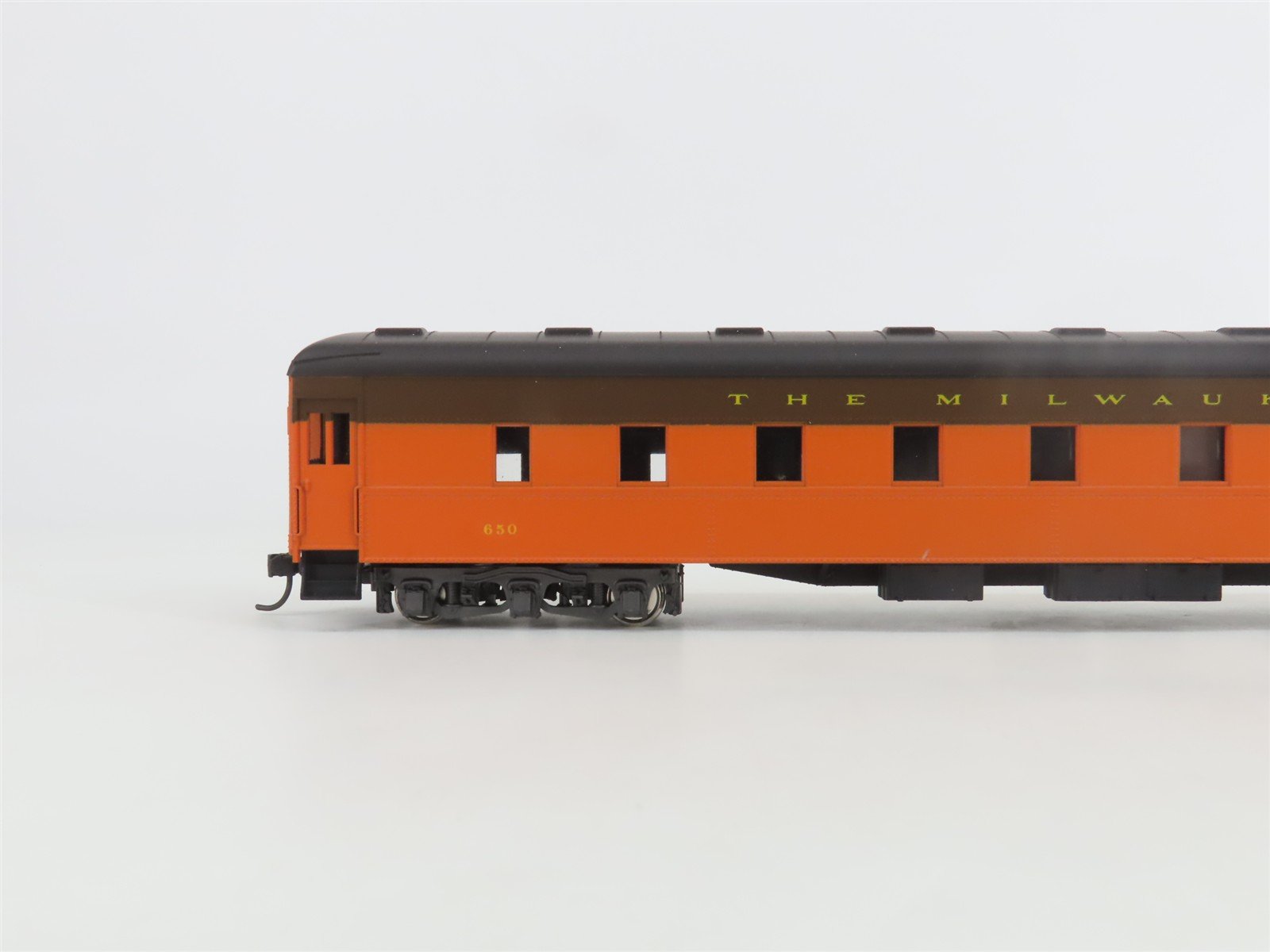 HO Scale Rivarossi 2838/0 MILW Milwaukee Road Sleeper Passenger Car #650