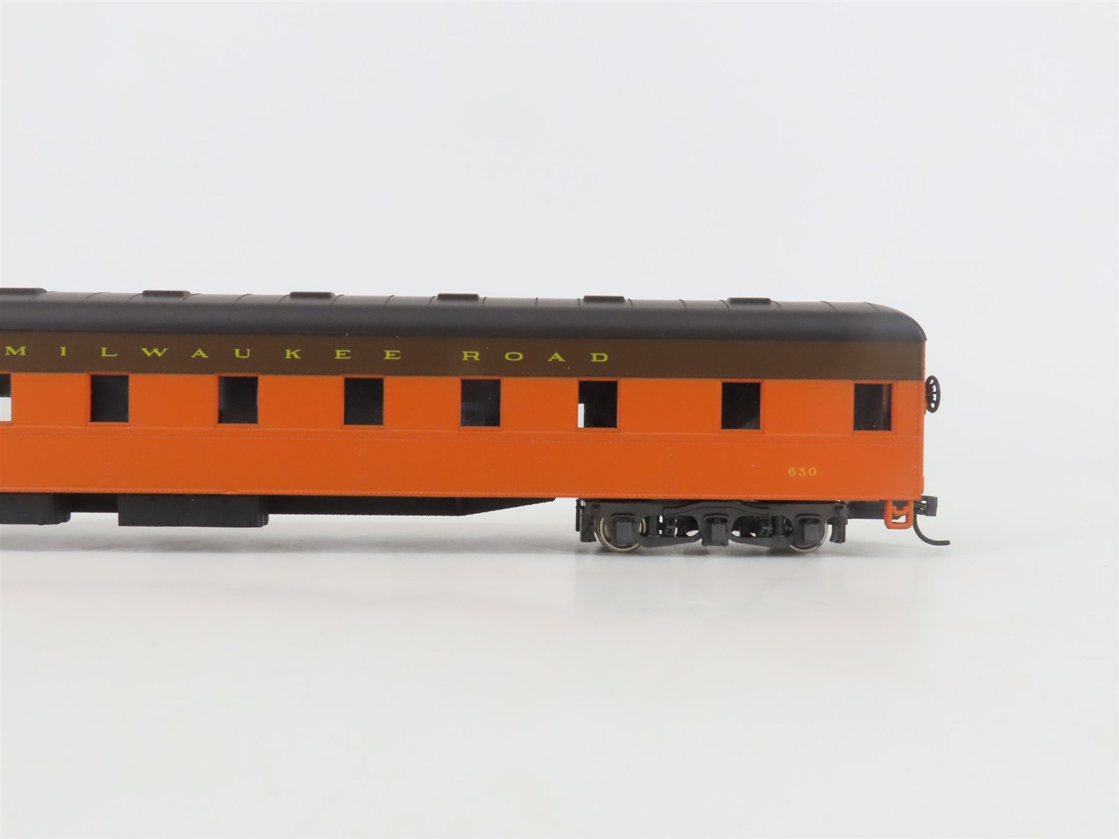 HO Scale Rivarossi 2838/0 MILW Milwaukee Road Sleeper Passenger Car #650