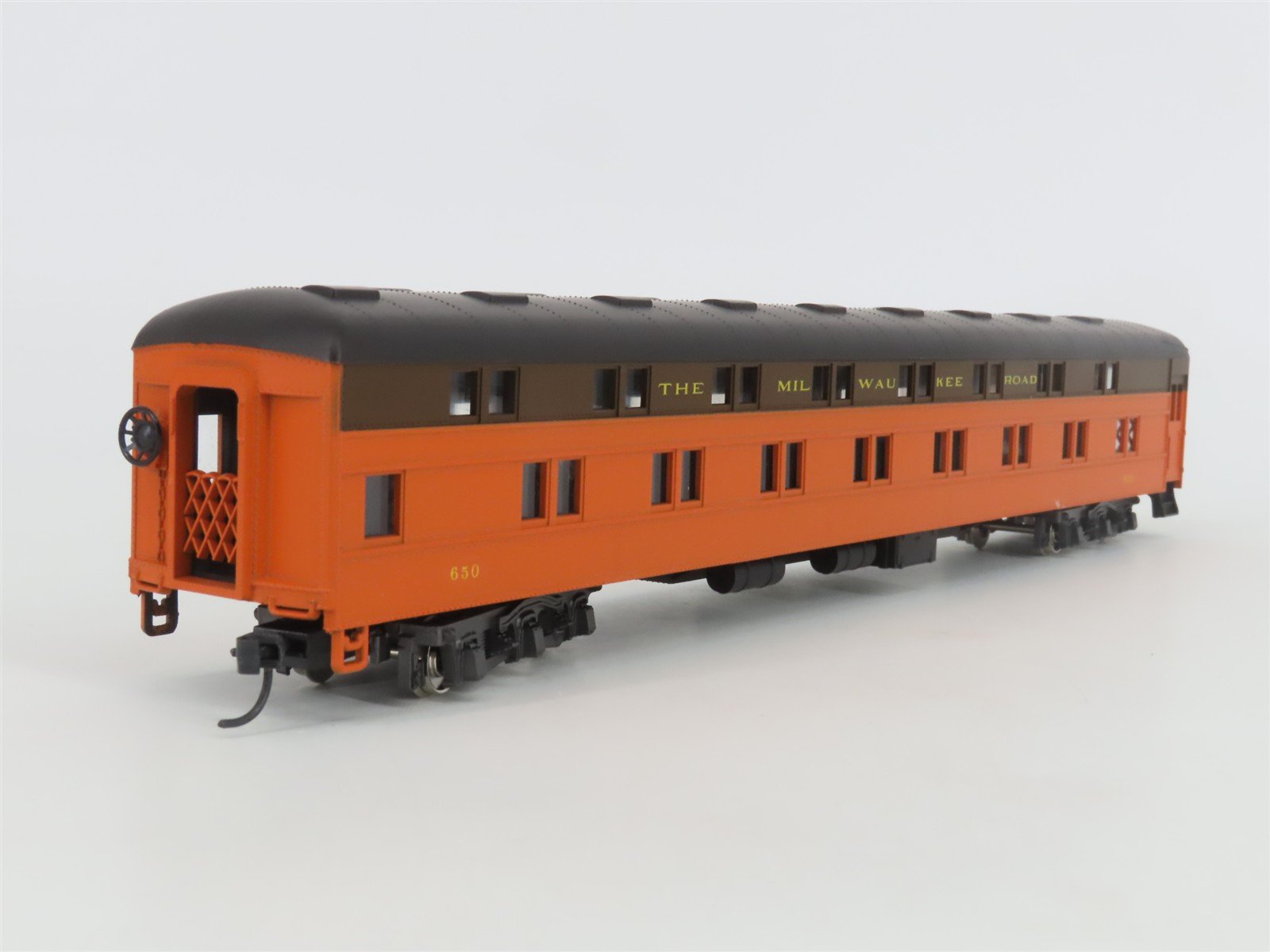 HO Scale Rivarossi 2838/0 MILW Milwaukee Road Sleeper Passenger Car #650