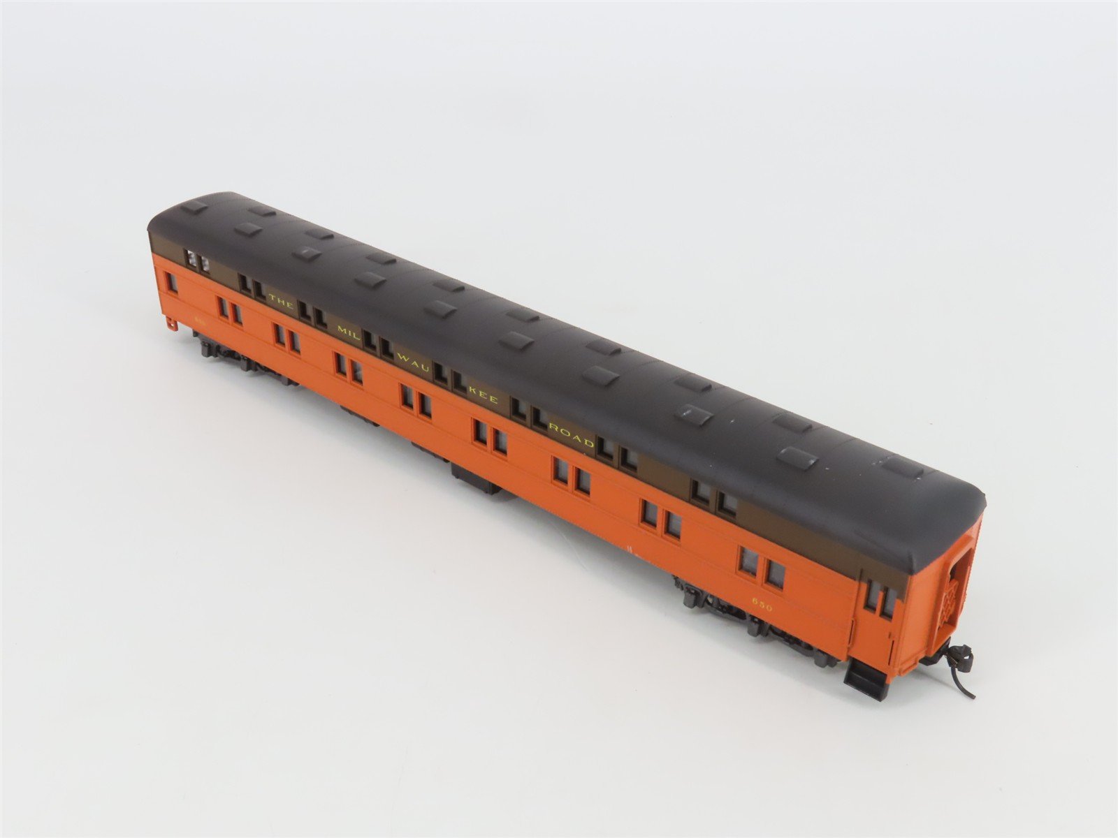 HO Scale Rivarossi 2838/0 MILW Milwaukee Road Sleeper Passenger Car #650