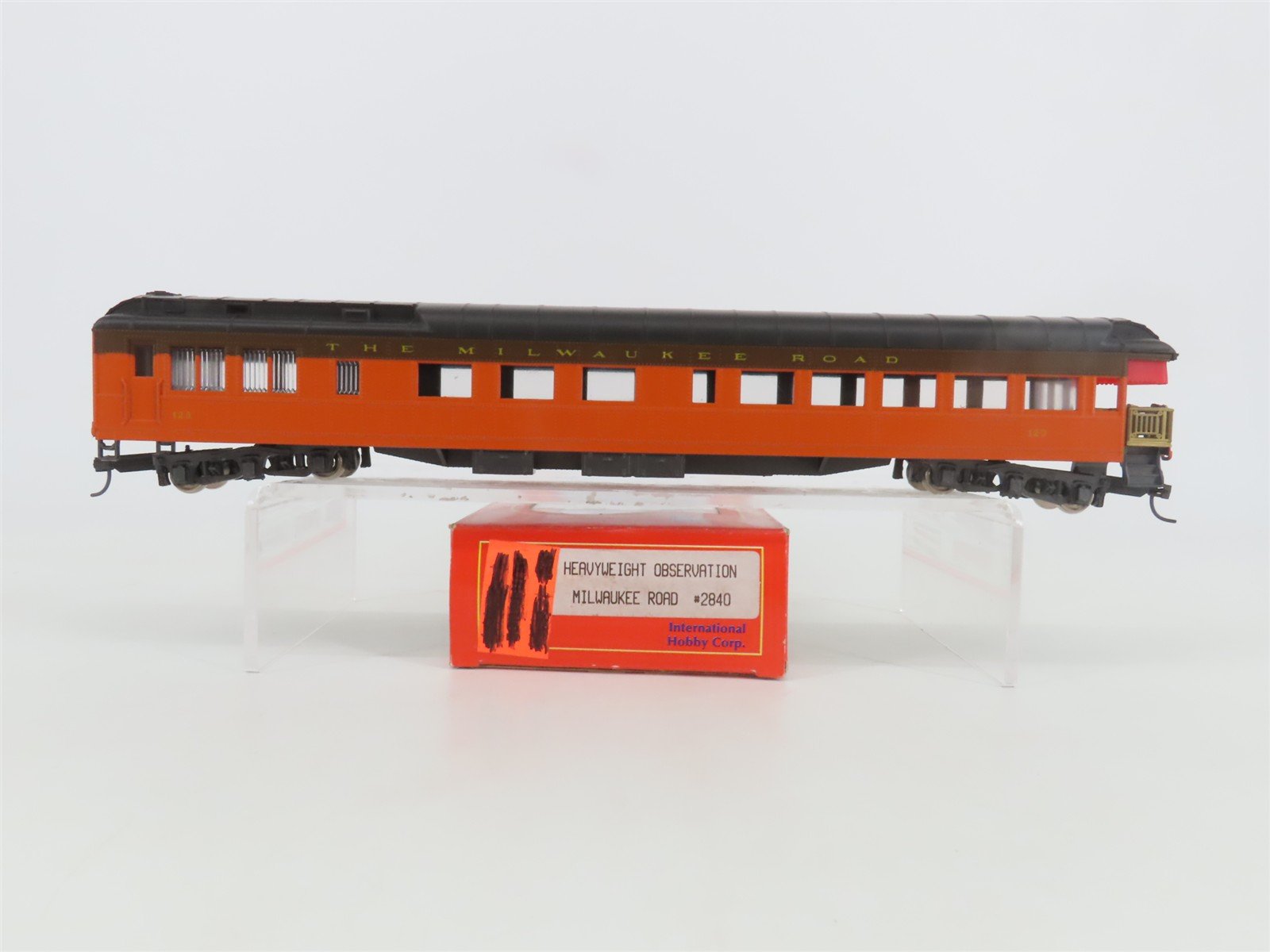 HO Scale IHC 2840 MILW Milwaukee Road Heavyweight Observation Passenger Car #123