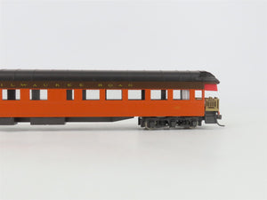 HO Scale IHC 2840 MILW Milwaukee Road Heavyweight Observation Passenger Car #123