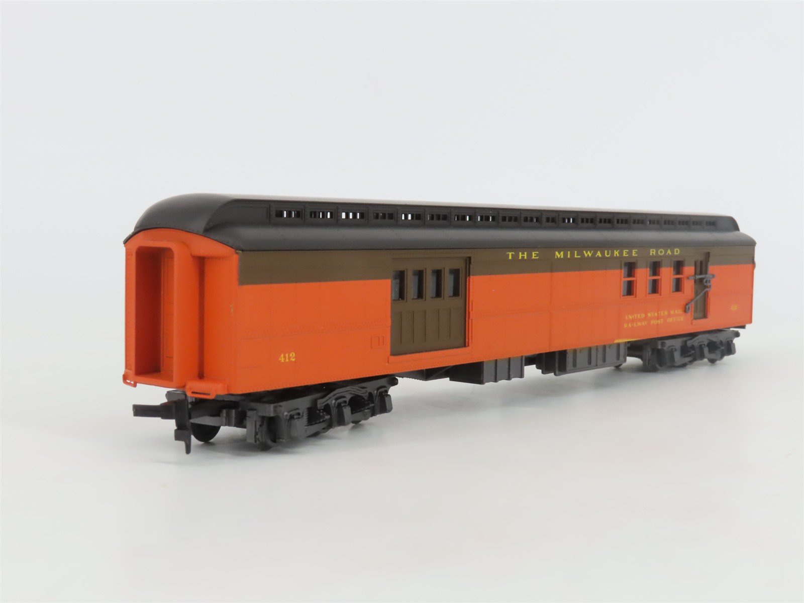 HO Scale Rivarossi 2847/0 MILW Milwaukee Road RPO/Baggage Passenger Car #412