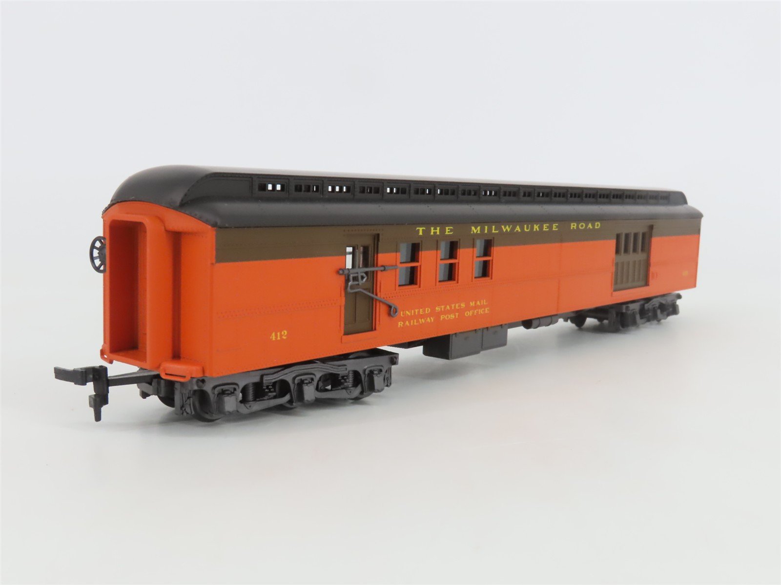 HO Scale Rivarossi 2847/0 MILW Milwaukee Road RPO/Baggage Passenger Car #412