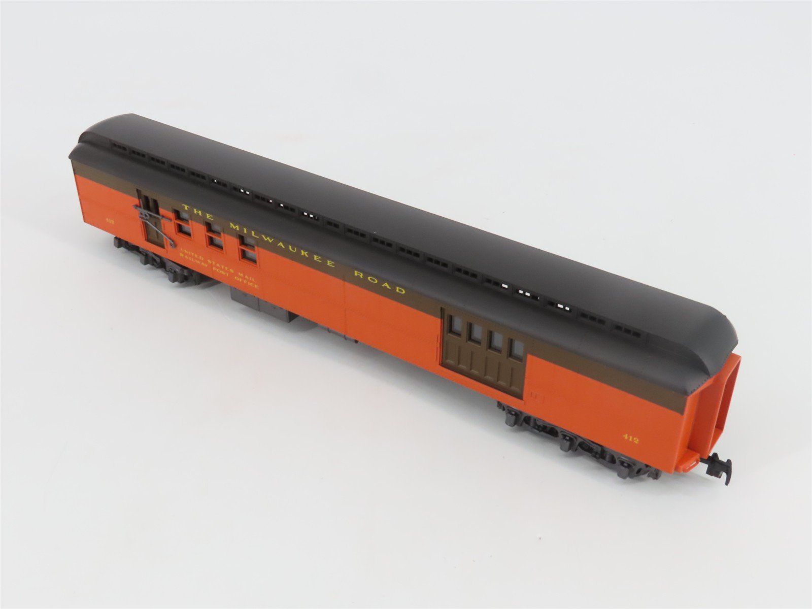 HO Scale Rivarossi 2847/0 MILW Milwaukee Road RPO/Baggage Passenger Car #412