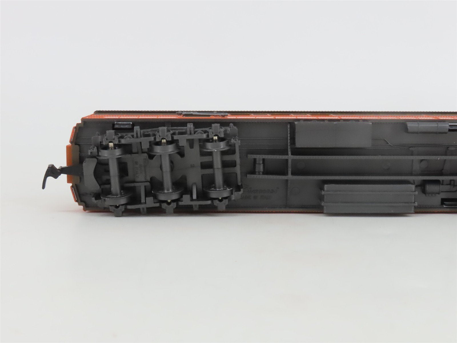HO Scale Rivarossi 2847/0 MILW Milwaukee Road RPO/Baggage Passenger Car #412